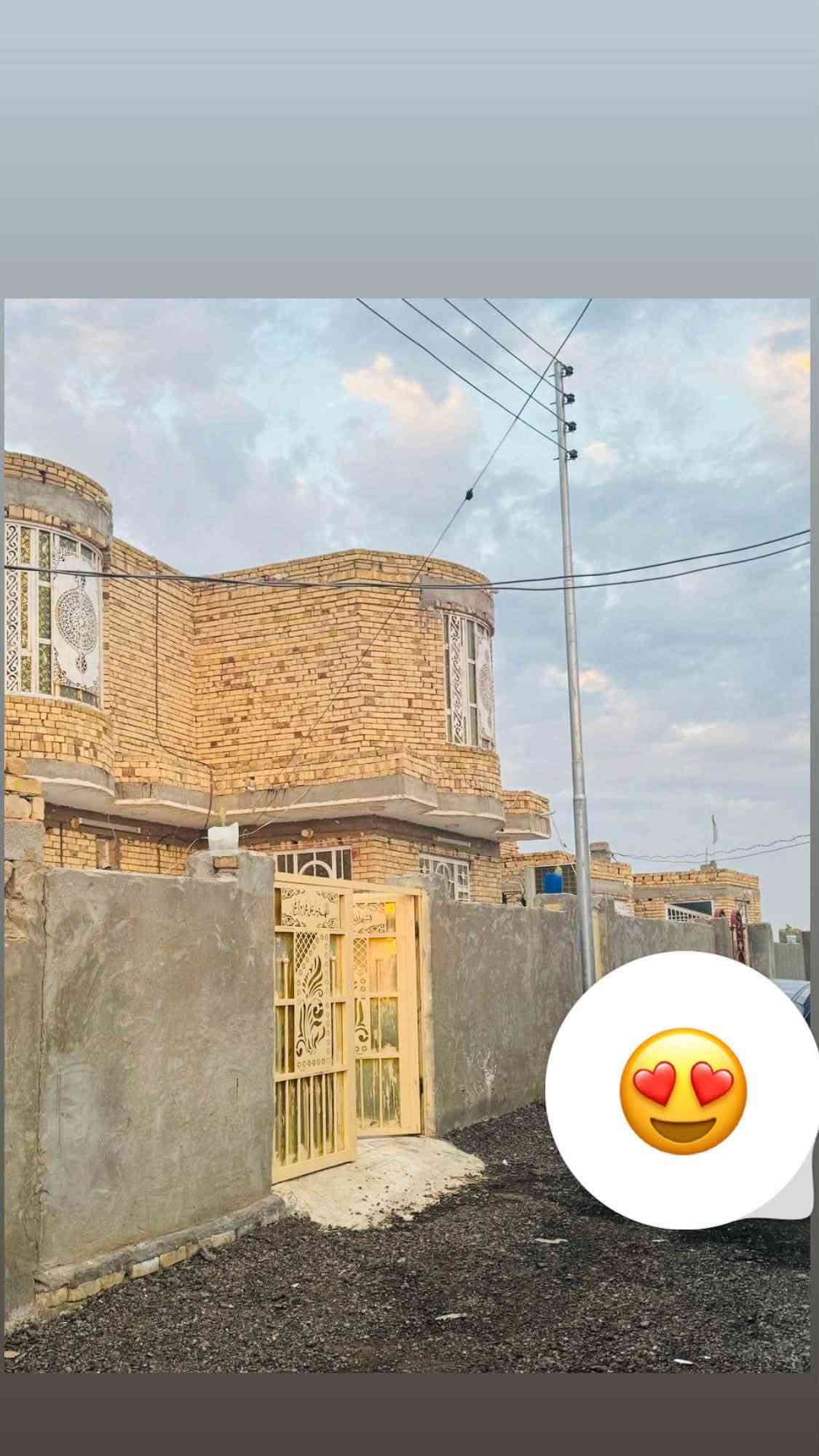 بيت زراعي(بناء جديد)
مساحة 300 م 
*الطابق الاول يتكون من :

#غرفتين 
#استقبال
#مطبخ
#ديوان
#صحيات  

*الطابق الثاني يتكون من :
#غرفتين
#صالة
#صحيات
#كهرباء جديده
 
#مكان البيت : فرع معمل الغاز الشطرة الجديد ع الشارع العام  مقابل فرع ال جهل(مسافة قليلة عن الشارع العام تبليط لباب البيت )

اتصال   او وتساب /***********
اتصال /***********
