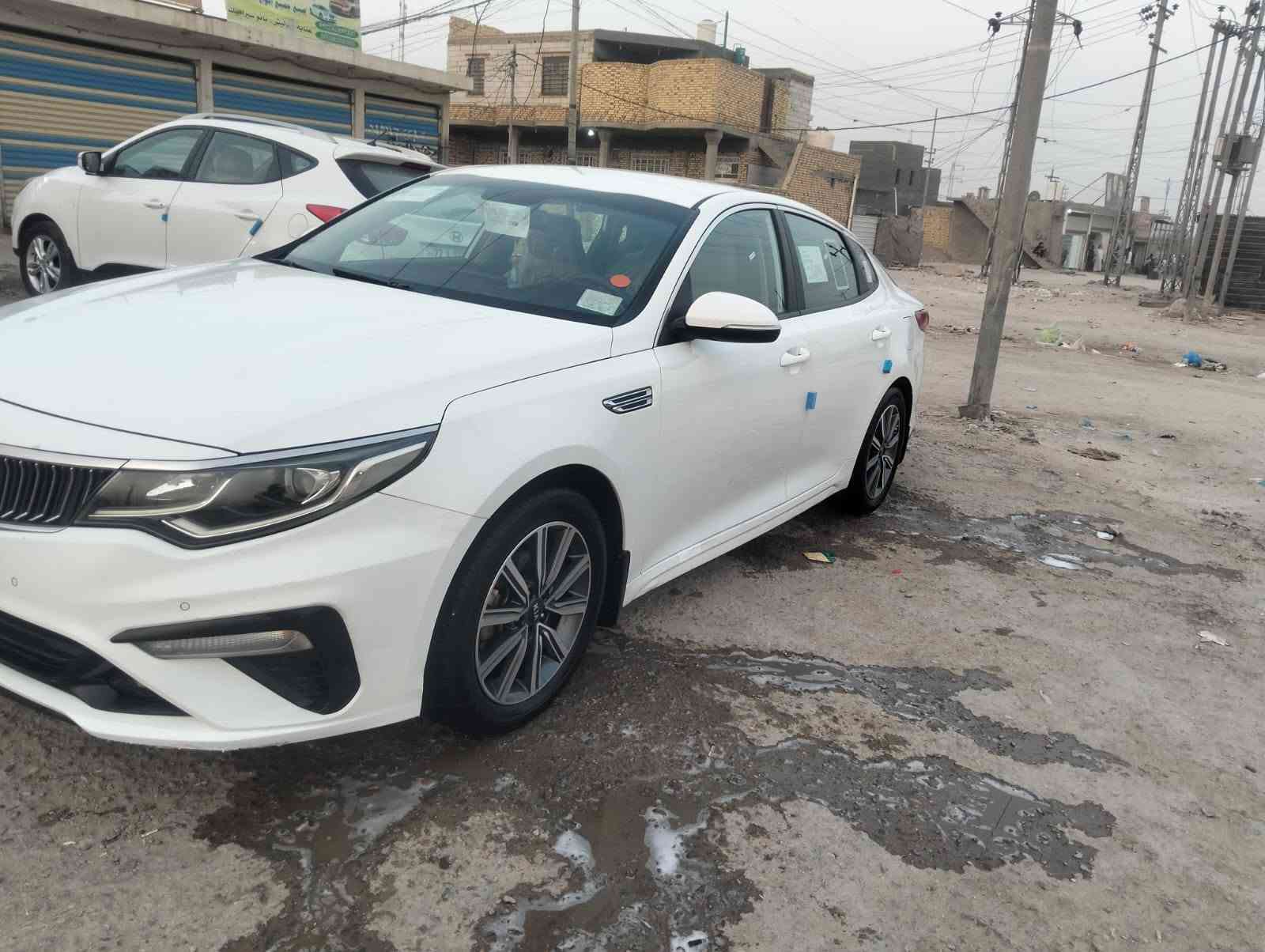 ....سلام عليكم ابوبتيمه 2020. خليجي كفاله.. بيه جملغ امامي بس صبغ وسوناره موجود.. ماشيه 117. رقم ذي قار بس راعيه.. رقم صاحب السياره اني مكلف بنشر .. *********** ..... السعر 170. بيه مجال
