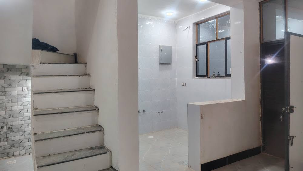 للايجار 60 متر🏠🏠 
بالنجف مقابل ملحق القريه شارع الصب عمود ٣٢١
سعر الإيجار 200 الف بالشهر 💸💸
للتواصل *********** وأتساب النجف, العراق
