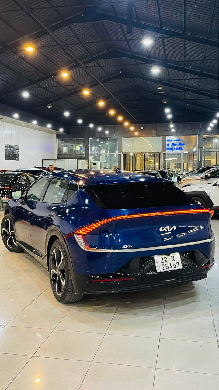 Kia EV6 
سستم التشغيل شحن كهبائي 
دبل مانتور 
عند شحن 💯 في الشتاء يمشي 340 مايل
في الصيف 275  كيلومتر 
يعني مع التبريد في الصيف يكفيك اسبوع كامل لا يحتاج الشحن
وفي الشتاء اكثر من ١٢ الايام 
السيارة مستعمل شخصي مفيد جدا هذا السستم بعيدا عن مشاكل البنزين 😊
السيارة مواصفات 
كشنات كهربائي تدفئه و تبريد 
ستيرن هيتر 
شاسة كبير لمس
داخلي عريض
الضرر ٣ قطعة صبغ بدون داخل بدون ارياك 
وقطعتين تعديل كارت
السيارة بدون مصاريف 
السعر ١٨٣$
اربيل 
معرض ابراهيم نامق 
*********** أربيل, العراق

