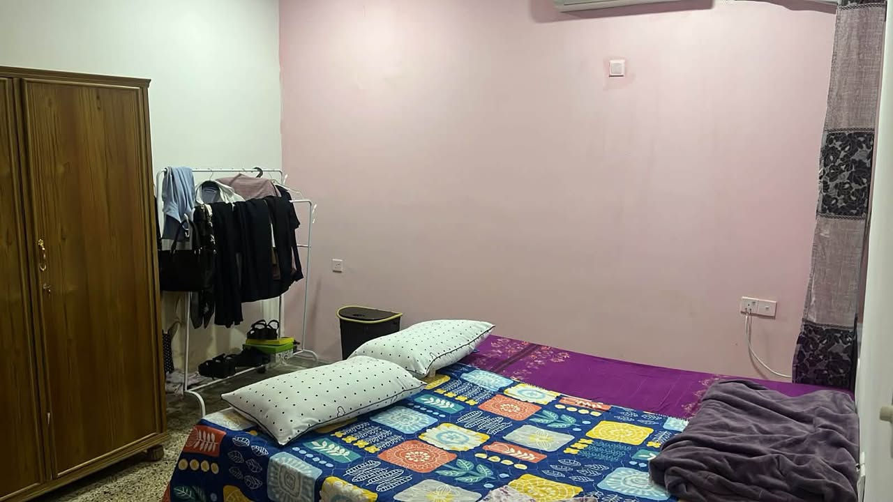 دار للبيع في بدايه منطقه البعيثه  (شارع المطار)  مساحه ٥*٢٠ طابق و نص يحتوي على كراج ومدخلين استقبال و مطبخ  خدمات وغرفه نوم و طابق ٢ يحتوي ع غرفه نوم و بيتونه
ملاحظه/سند ٢٥ اقرار محكمه 
السعر او الاستفسار الاتصال على ***********
