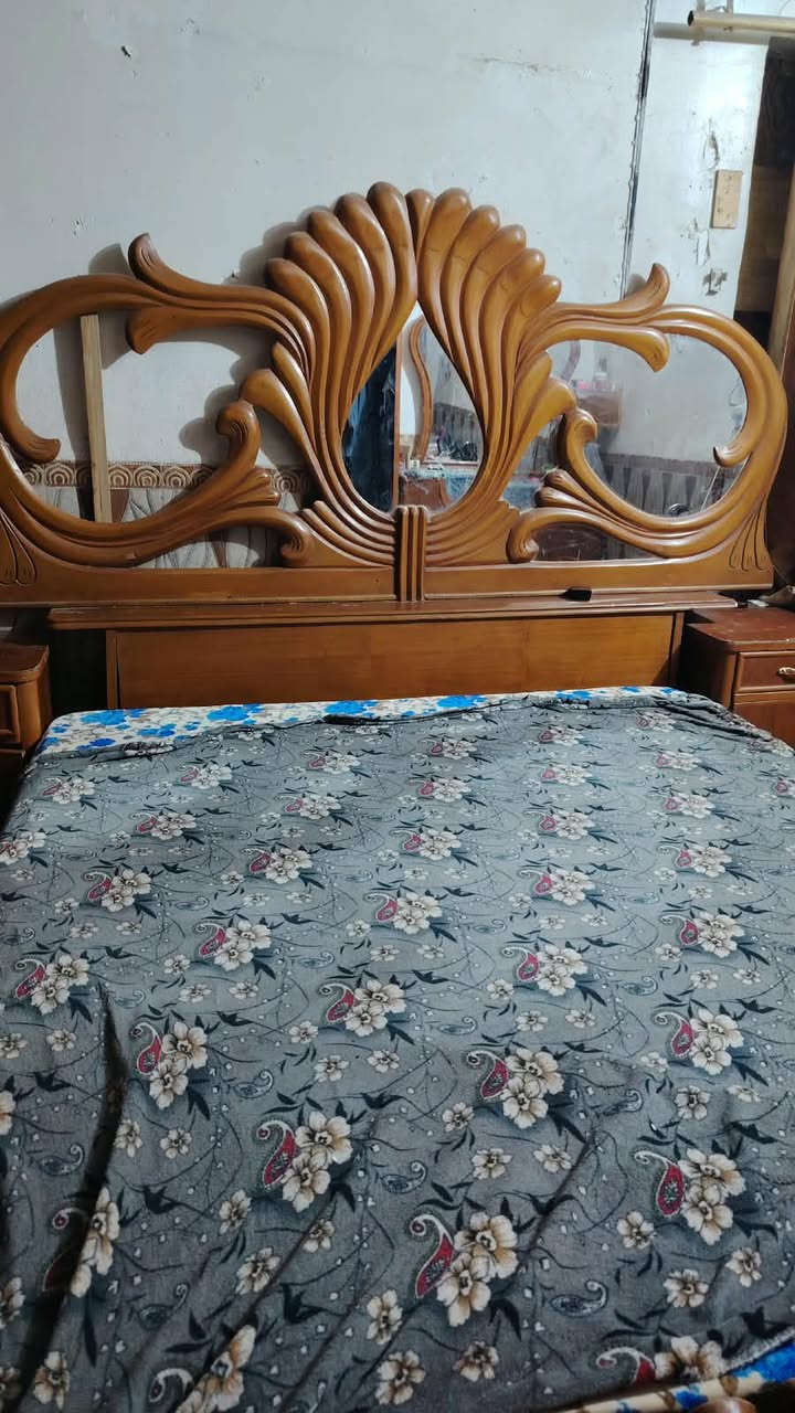 غرفه اخشاب تزكام نضيفه صاج درجه اولى ام السته طابقين السعر 850  مجال بسيط المكان النجف 
‏‪***********‬‏
