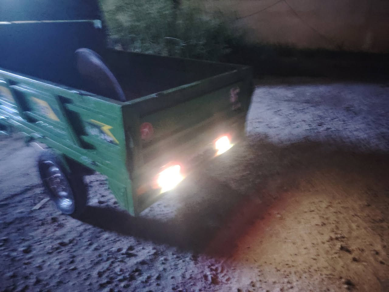 السلام عليكم ستوته شحن للبيع موديل 25 ستوته حلوه ونظيفه بطريات الجدد ستوته حلوه نظيفه ستوته حلوه ونظيفه كهربائياتها كلها شغاله مكان بغداد دور السود***********
