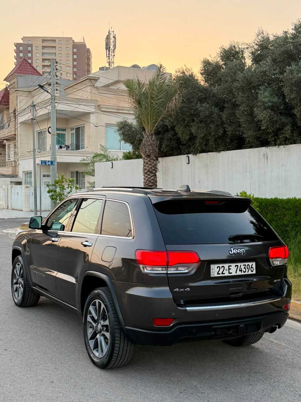 Jeep Laredo 
مۆدێل :: 2018
سعر :: 205 وەرەقە و مەجال
ماوەی رۆیشتن :: 96000 mil
مواصفات Limited ئەمریکی 
پانۆراما ... دەبڵ ئەکسل ... کوشین کارەبای ... کوشین جلد ... کوشین خەزن ... كوشين سار د گەرم ... سوکان هیتەر ... پێش و پشت حەساس و کامیرە ... شاشە گەورە ... سندوق شەفت 
سەیارەکە گێر و مەکینە و کارەبای بە شەرت بێ کرانەوە 
سەیارەکە کلین تایتلە دەعامیش بە شەرت 
بێ سبوغ بێ تەعدیل 
رەقەم و سەنەوی نوێیە 
‏ *********** korak :: whatsapp أربيل, العراق

نص مكتوب في الصور:
- ***********