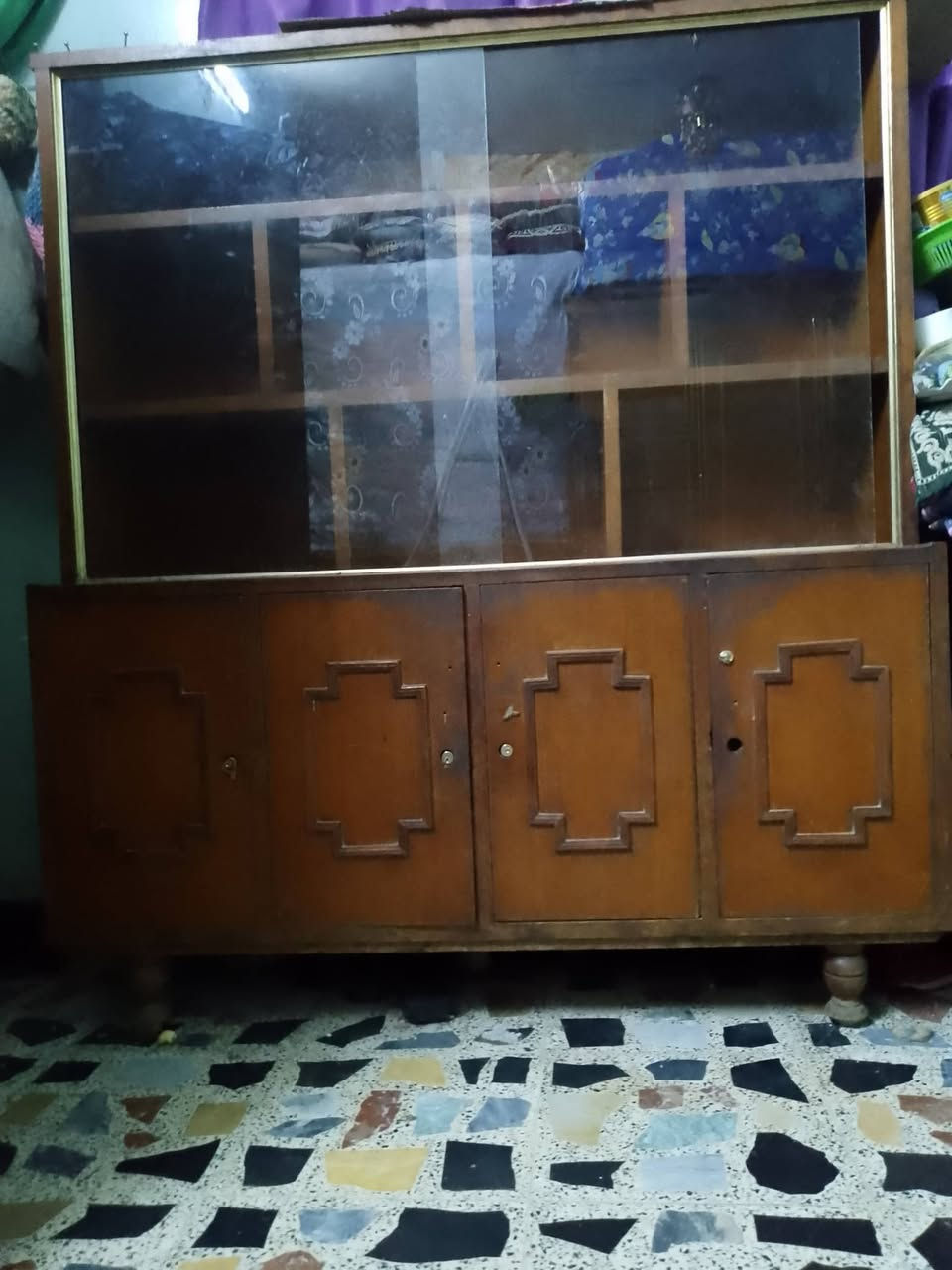 وعليكم السلام ورحمة الله وبركاته 🌹

✨ للبيع ✨
مكتبة خشب بحالة جيدة، قوية وعملية، بيها واجهة زجاج وأرفف واسعة مناسبة للكتب، التحف، أو أدوات المطبخ.
📍الموقع: __بغداد______ 💰السعر: ___35_____ 📞 للاستفسار والمراسلة: خاص.
***********الجاد بالشراء فقط، الله يبارك للجميع. 🌹
