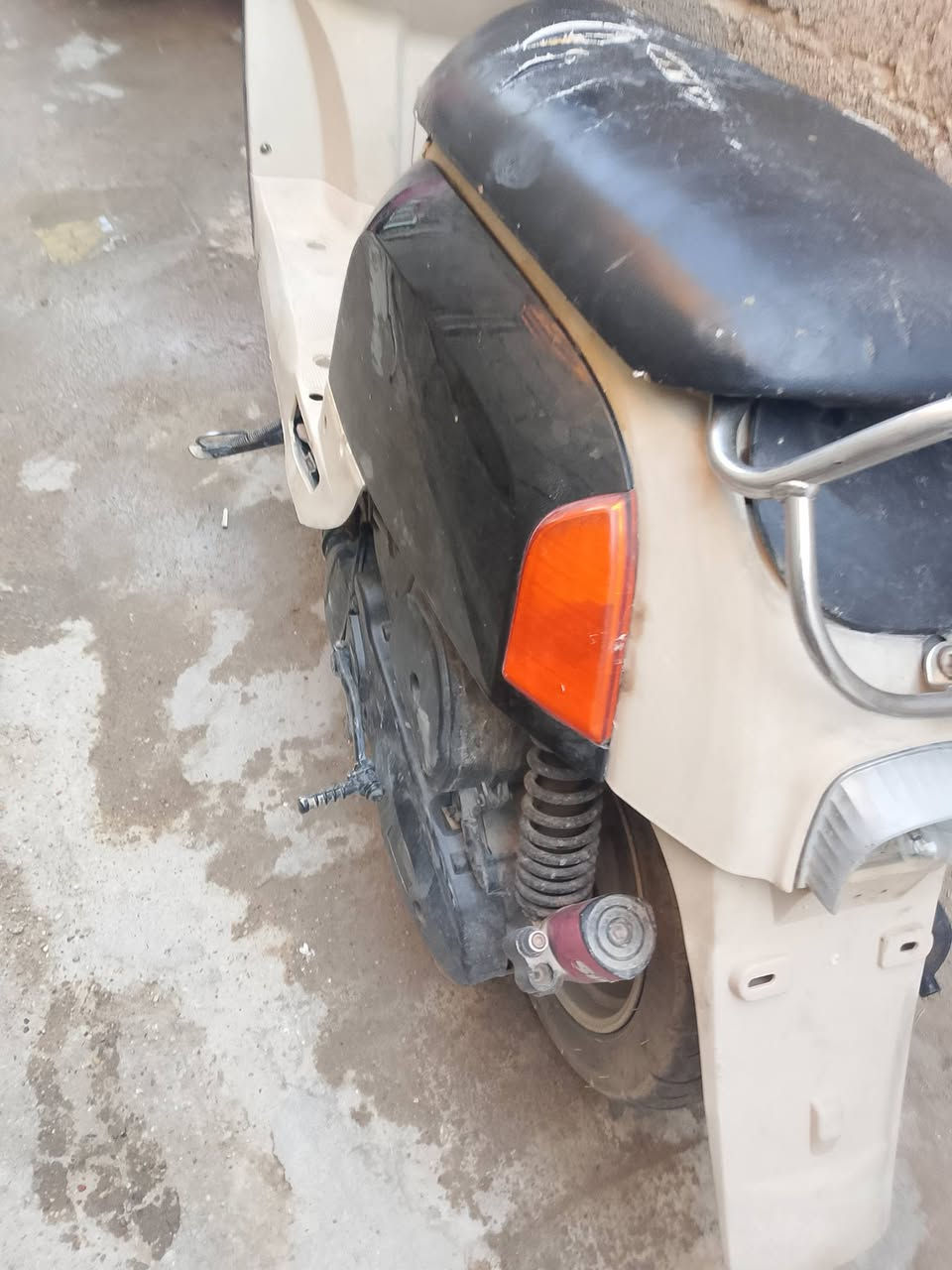 دراجه بوليس نضيفه مكينه خرسه كهربائيات كله شغال سلف هندر السعر 450وبيه مجال موبايل ***********العنوان كوت انوار
