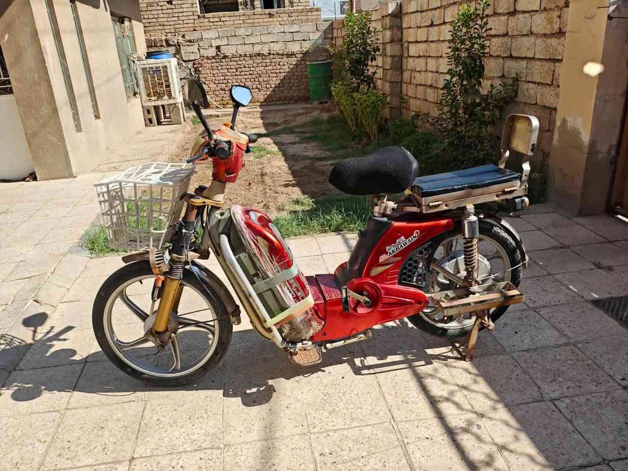 اللهم صلِ على محمد
دراجة النسر الذهبي للبيع 

-٥بطاريات جدد عل فحص 

-لايت زنون 

-اشاير 

-شاحنة الاصلية 

مكان فلوجة ناحية الصقلاوية 

سعر ٣٠٠وبي مجال للطيبين 

متوفر واتساب ***********
