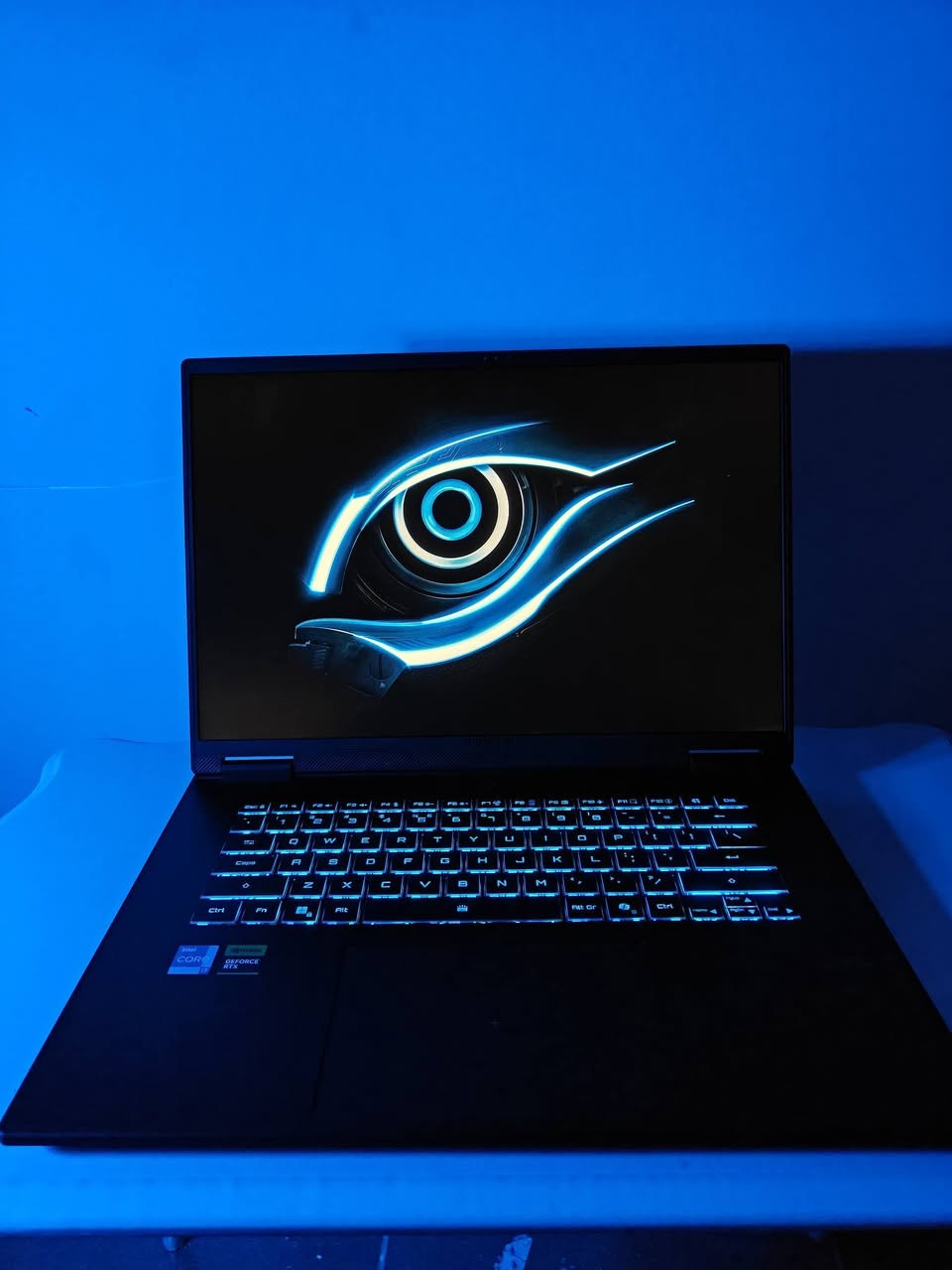 🔥 Gigabyte A16 – قوة المعالجة والأداء الحديث! 🔥

💻 المواصفات التقنية:

🧠 المعالج (CPU): Intel® Core™ i7-13620H (الجيل الثالث عشر، 10 أنوية / 16 مسار، تردد يصل إلى 4.90 GHz لمعالجة فائقة السرعة)

🎮 كرت الشاشة (GPU): NVIDIA® GeForce RTX™ 5060 (بسعة 8GB GDDR7) + Intel® UHD Graphics (أداء جبار وتقنيات حديثة لتشغيل أقوى الألعاب والتصاميم)

⚡ الرام (RAM): 16GB DDR5 (ذاكرة فائقة السرعة لسلاسة مطلقة في إنجاز المهام المتعددة Multi-Tasking)

💾 التخزين (Storage): 512GB PCIe NVMe M.2 SSD (سرعة استجابة خاطفة وإقلاع فوري للنظام والبرامج)

🖥️ الشاشة (Display): 16.0 بوصة بدقة WUXGA (1920x1200) أبعاد 16:10 بتردد 165Hz IPS (تفاصيل حادة، ألوان رائعة، وسلاسة عالية في الألعاب)

✨ حالة الجهاز: زيرو / نظيف جداً بحالة ممتازة (بەکارهاتووی خاوێن و بێ کێشە)، خيار مثالي للألعاب الحديثة، صناعة المحتوى، البرمجة، والتصاميم الهندسية.

📞 للتواصل (واتساب أو اتصال): ***********

📍 العنوان: كركوك – بنجا علي (کەرکوک – پەنجا عەلی)

🏢 متجر خبيب للابتوبات
