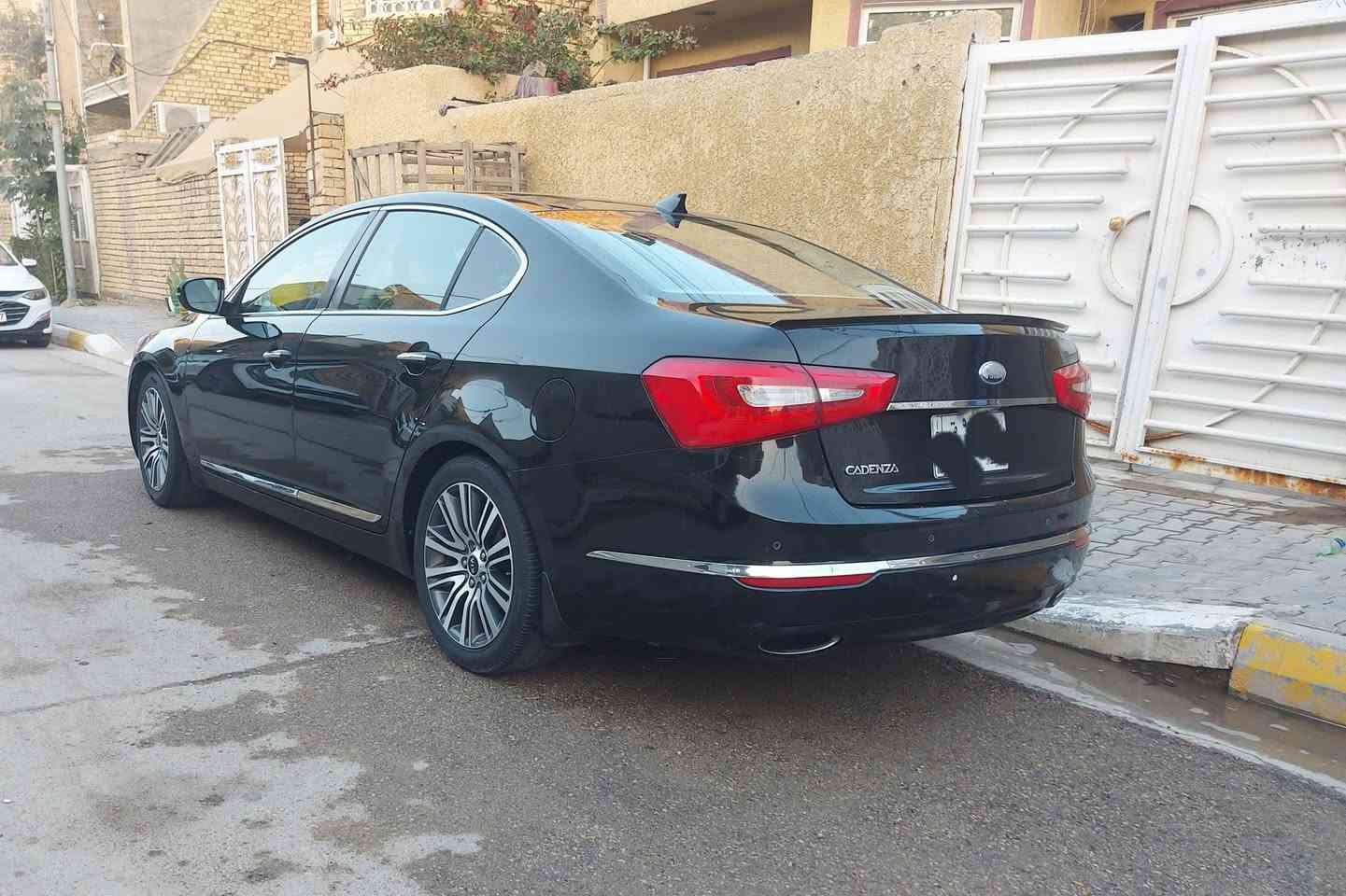 كادنزا ٢٠١٥ أمريكي فول مواصفات رقم بغداد 
مداور ثاني يوم حادثها طرف البنيد والجاملغ 
السعر ١٢٠ وبيها مجال ***********
