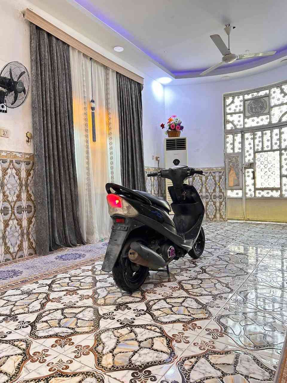السلام عليكم للبيع ماكس عدله ياباني حاويه شرط كفاله بلاد 49 جيب فيتر وفحص كلشي شغال سلف هندر كهربائيات كيج سرعه بانزين قفل صندوك قفل سكان اشاير هورن سرعه ومعدل السعر 850 وبيه مجال لشراي رقم *********** بصره القرنة, البصرة
