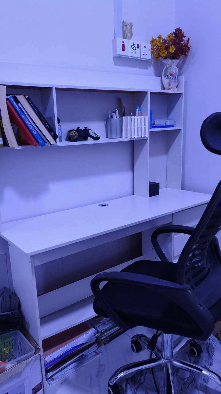 السلام عليكم 
مكتب وكرسي للبيع 
كلش نضاف استخدام قليل
سعرهن بالسوك الكرسي وحده ب ٥٠ 
والمكتب ب ١٠٠ الف 
يفيدن طالب سادس ويوسعن ملازم هواي والكرسي كلش مريح تكعد عليه فترات طويله 
السعر 120 الف وبيهن مجال
موقع فاو شمالية
متواجد واتساب
***********
