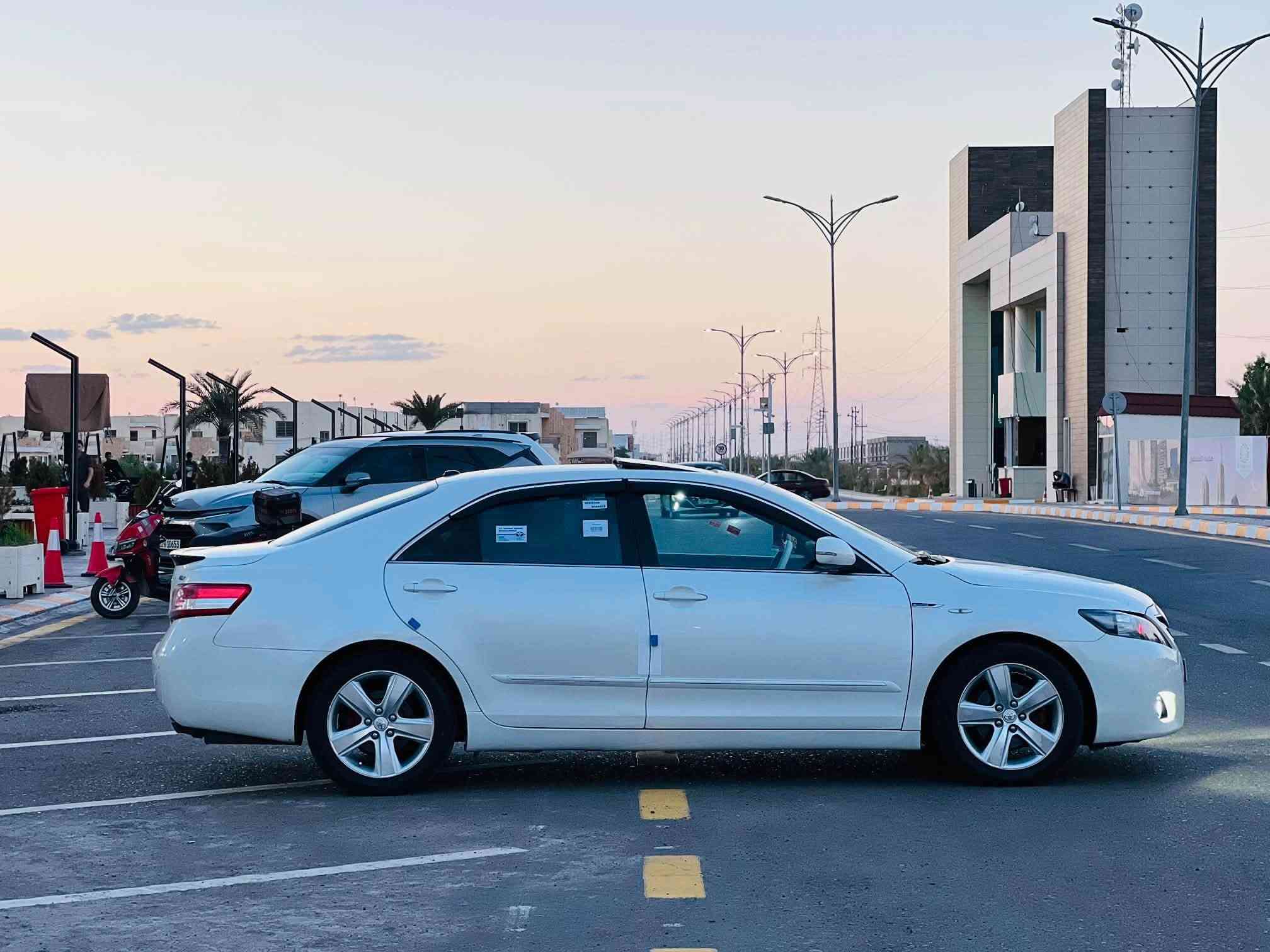 بيع فقط بدون قسط وبدون وعده 
ً
ً
ً
ً
سلام عليكم كامري 2010 خليجي GLX
بسعر مناسب 112$ وبي مجال قليل 

كامري موديل 2010 خليجي فول مواصفات GLX

لون ابيض صدفي ❤️

كير اوتوماتيك❤️

محرك 4 سلندر2400 المرغوب ✈️
تخم تاير جديد 
ويل كروم جديد 5

موصفات : ✔️
شاشه وكامره 

سقف سلايت 

تحكمات ستيرن اتجاهين 

تحديد سرعة

تحكمات كشن السايق كهربائي

اربع جام كهرباء

 انارة دوسات بلادي +اناره داخليه 4

بردة خلفية كهرباء

تحكم عدسات الايتات

بجم زينون شمسي شرط نهار كدامك

تبريد مركزي ثلج قطعتين 

تحكمات المري+أشاير

حساسات خلفية
محرك وكير مامفتوحات شرط 
لاصرف لاصوت ولا بهار 

حالة السيارة نضيفة جددآ جاهزة من كلشي 

كلشيء شغال بشرط ومابيها اي مصروف

السيارة رقم اربيل  شرط تحويل ثاني يوم السياره باسمنا  سنويه لل2030
السياره كفاله عامه من الصبغ والتبديل والبارد 
عنوان السيارة صلاح الدين تكريت 

الرقم ***********
