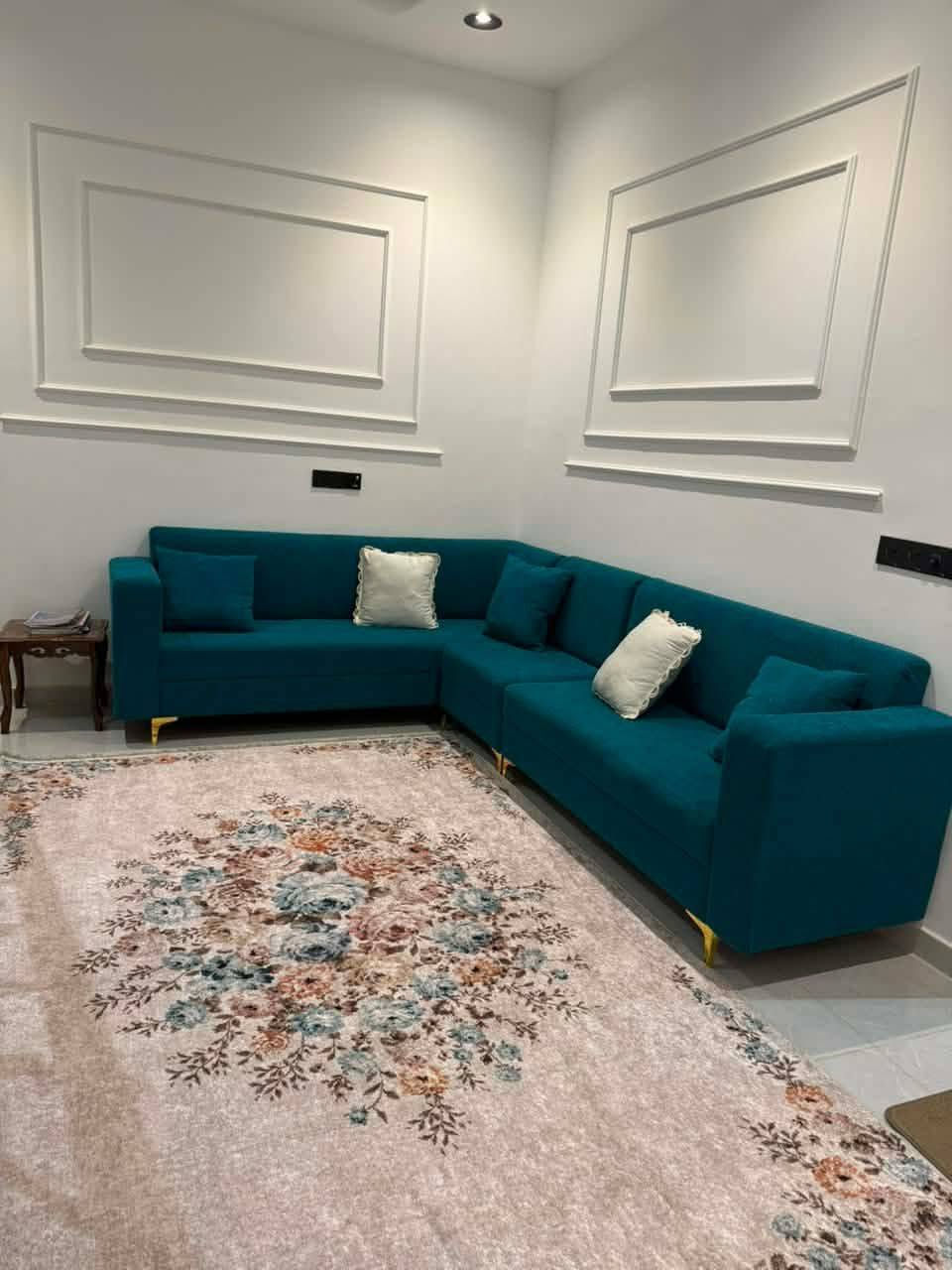 ديوان مودرن حسب الطلب
