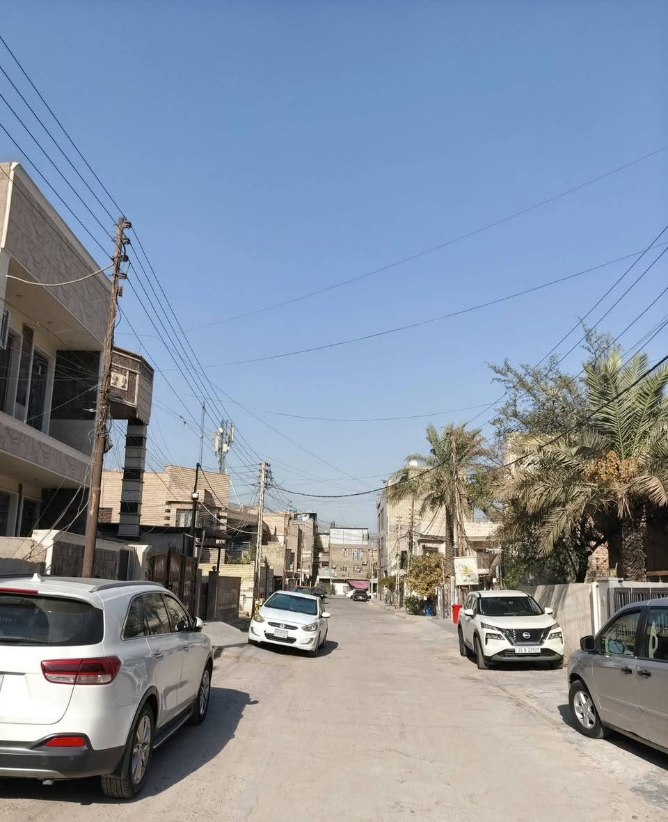 السلام عليكم .... 
🏡 للبيع دار سكنية مميزة – فرصة استثمارية رائعة 🏡
📍 الموقع: الدوره - شارع شرطه أبو طياره.....موقع مميز وشارعه مبلط وقريب عل شارع العام ونظيف ومنطقة هادئة وحلوه ، وموقعه كلش حلو ومناسب للسكن والاستثمار.
📐 المساحة: 100 متر مربع 🏠 الطابق: واحد 📏 الواجهة: 5 متر 📏 النزال: 20 متر 🧱 الحالة: يحتاج إلى ترميم، مع إمكانية بناء غرفتين في الطابق الثاني، مما يوفر فرصة رائعة لتطوير الدار والاستفادة من المساحة.
💰 السعر المطلوب: 240 مليون دينار عراقي. وبيه مجال... 
📞 الرقم : ***********
✨. 🤝 مع خالص التقدير والاحترام.
