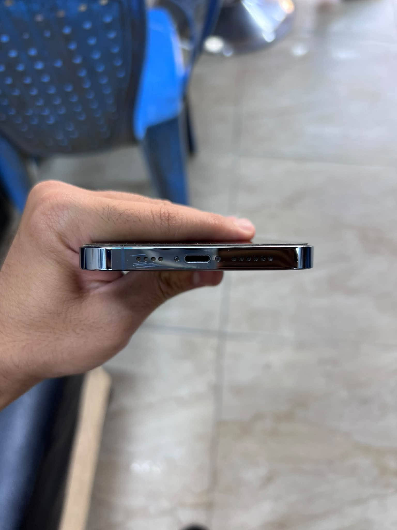 سلام عليكم ايفون ١٣ برو ماكس بحري ذاكره ٢٥٦ بطاريه ٧٧ تلفون كلشي ممفتوح بي بلاد ولا داخل مصلح وتاخذه من باب بيتي العسر ٦٩٠ وبي مجال مكاني الشعب شارع الصحه رقمي ***********

نص مكتوب في الصور:
- ٣:١١
- حول
- الاسم
- iPhone >
- إصدار iOS
- 26.6.1 <
- اسم الطراز
- iPhone 13 Pro Max
- رقم الطراز
- MLKV3LL/A
- الرقم التسلسلي
- XJGYG74JQM
- سجل تاريخ القطع والخدمة
- الأغاني
- الفيديوهات
- الصور
- السعة
- ٢٥٦ غ.ب.
- متوفرة
- ٢٣٦,٤٧ غ.ب.
- عنوان Wi-Fi
- 28:EA:2D:26:47:38
- Bluetooth
- 28:EA:2D:1C:2F:1B
- ٣:١١ > القطع والخدمة تجمع Apple سجل تاريخ القطع والخدمة، وهذا السجل يعرض معلومات عن هذا الـ iPhone وحالته وتفاصيل إصلاحه. معرفة المزيد... سجل تاريخ الخدمة البطارية الخدمة > لقد قامت Apple بتحديث معلومات الجهاز لهذا الـ iPhone.