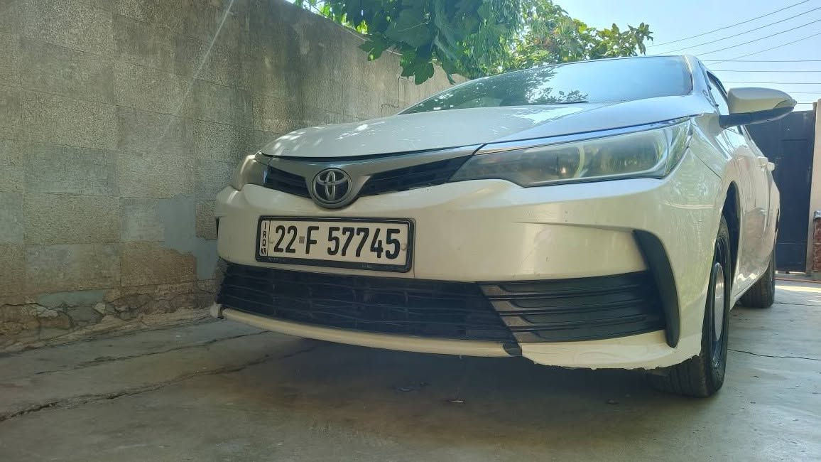 تیۆتا کرۆلا          toyata corolla        مۆدیل 2017   ..    دەرگای لی سەکن و پشتی سەکن  گۆراوە بە بیلادی   بە کوردی دوو پارچە و نیوی هەیە  بی مەحجون بی لیدران       پیشی یەک قنجی بچووکی هەیە    بی ئەوەی گیشت بیتە  بەدەنەی   مەستەرەی پشتەوەی لیدراوە ناو حەوزی نەگرتووە   سەیارە هی مەعرەز نیە  وا دوو ساڵە لەی خۆمانە     بی مەسرەفە   و توندو تۆڵە    گیرو مەکینە بەشەرت   تەبریت سارد و گەرم بەشەرت  سەنەوی نویە هەزە نویە   هەموو زانیاریەکانم نوسیوە  گەر موشتەری تەلەفۆن بکە لە خزمەتام   شوین هەولیر     ***********        ***********                 سعر   ،   118و کەمیک مەجال أربيل, العراق
