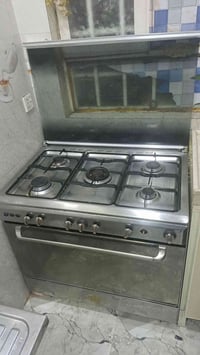 طباخ مصري للبيع  نضيف والفرن شغال  السعر ١٨٠ وبي مجال  07711914870