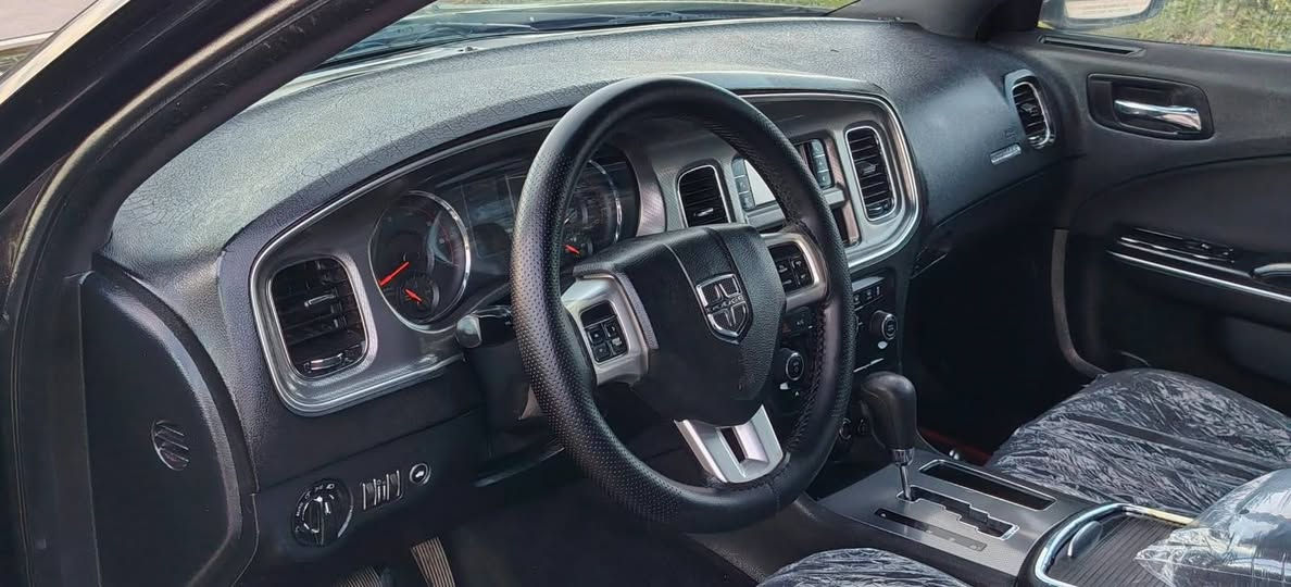 جارجر SXT • ٢٠١١ • ماشي ٢٧٠