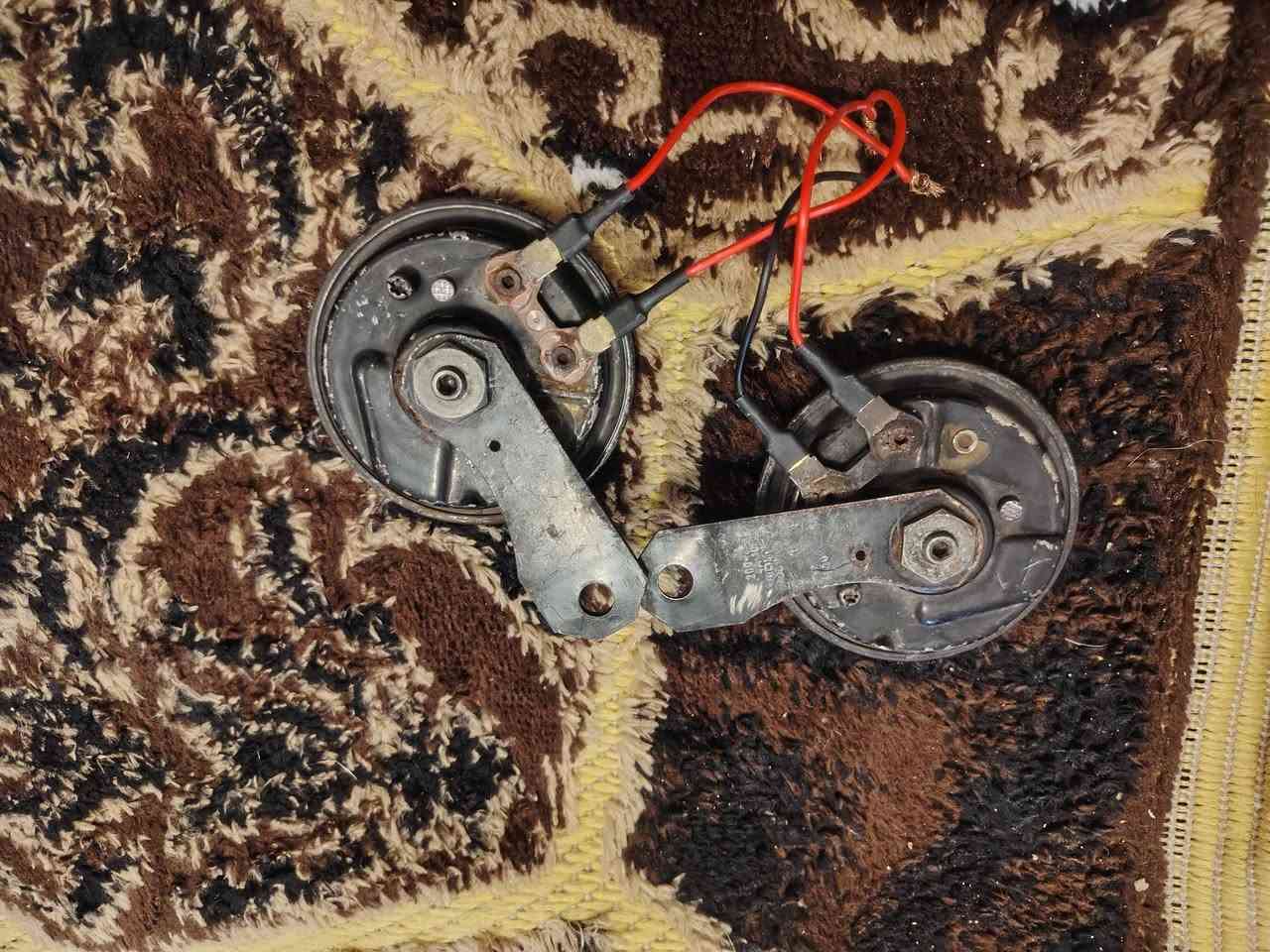 السلام عليكم عندي هورن سيدان حمراء سوداء نثي وفحل فيشتين نثي وفحل فيشتين المكان بصره سعر 80 بمجال بسيط. ***********
