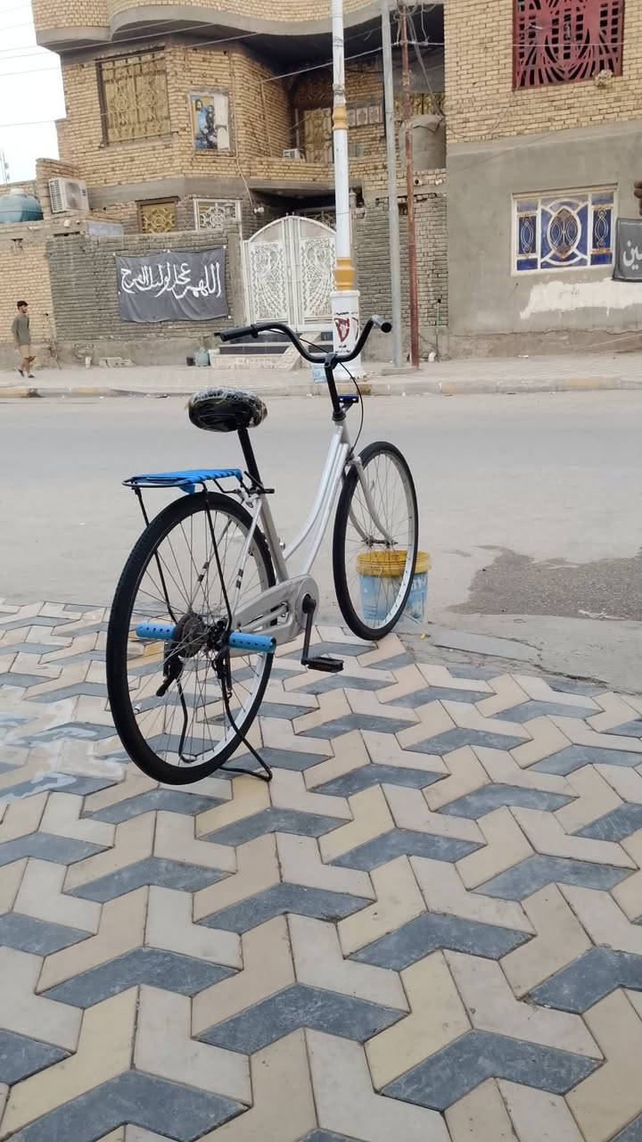 موديل ٢٠١٢ • حجم ٢٧ • نضيف