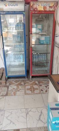 وبركاته عندي عارضات 2 ومبرده وميز البيع الاسعار عارضه الوحده 75 المبرد...