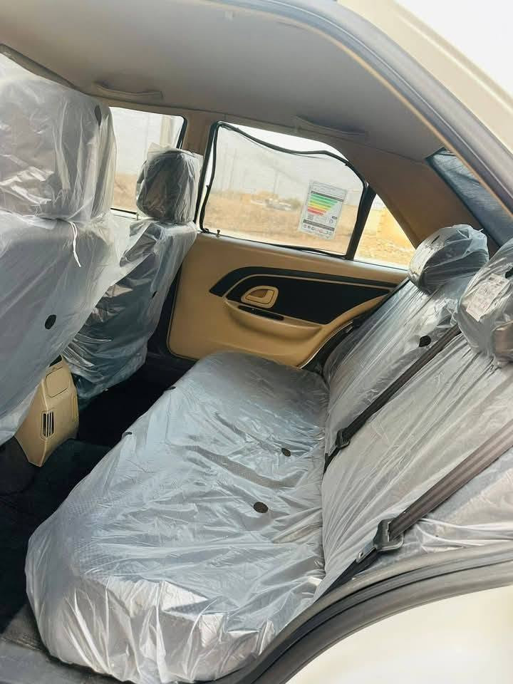 السلام عليكم بيجو بارس للبيع موديل 24 طالعه بال25 سياره حره تحويل ثاني يوم السياره على وضع الشركه سبير مالهه مانازل ماشيه ٤١ الف حقيقي السياره كفاله عامه من الشخط مكينه وكير تبريد تخم تاير سنويه لل٣١ السعر74 وبيه مجال للشراي مكاني ميسان العماره رقم الهاتف ***********📞
