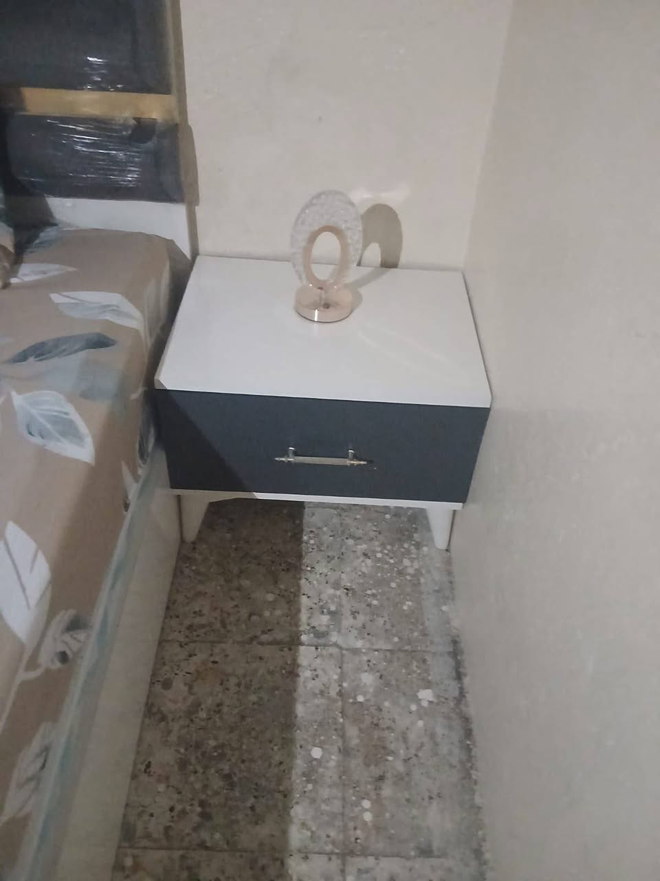 مرخصت ادمن عندي غراض مستعمله بس اخو جديد عندي غرفه نوم ونص تخم قنفات وجربايه.خشب لي يحب يراسلني واني حاظر خاص مفتح وعلى رقم ‏‪***********‬‏
