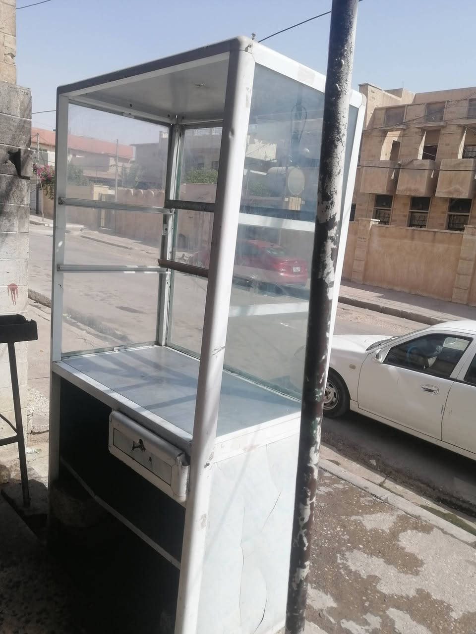 السلام عليكم
أغراض َمطعم للبيع
للاستفسار اتصال على الرقم

***********

نص مكتوب في الصور:
- ٦ صور