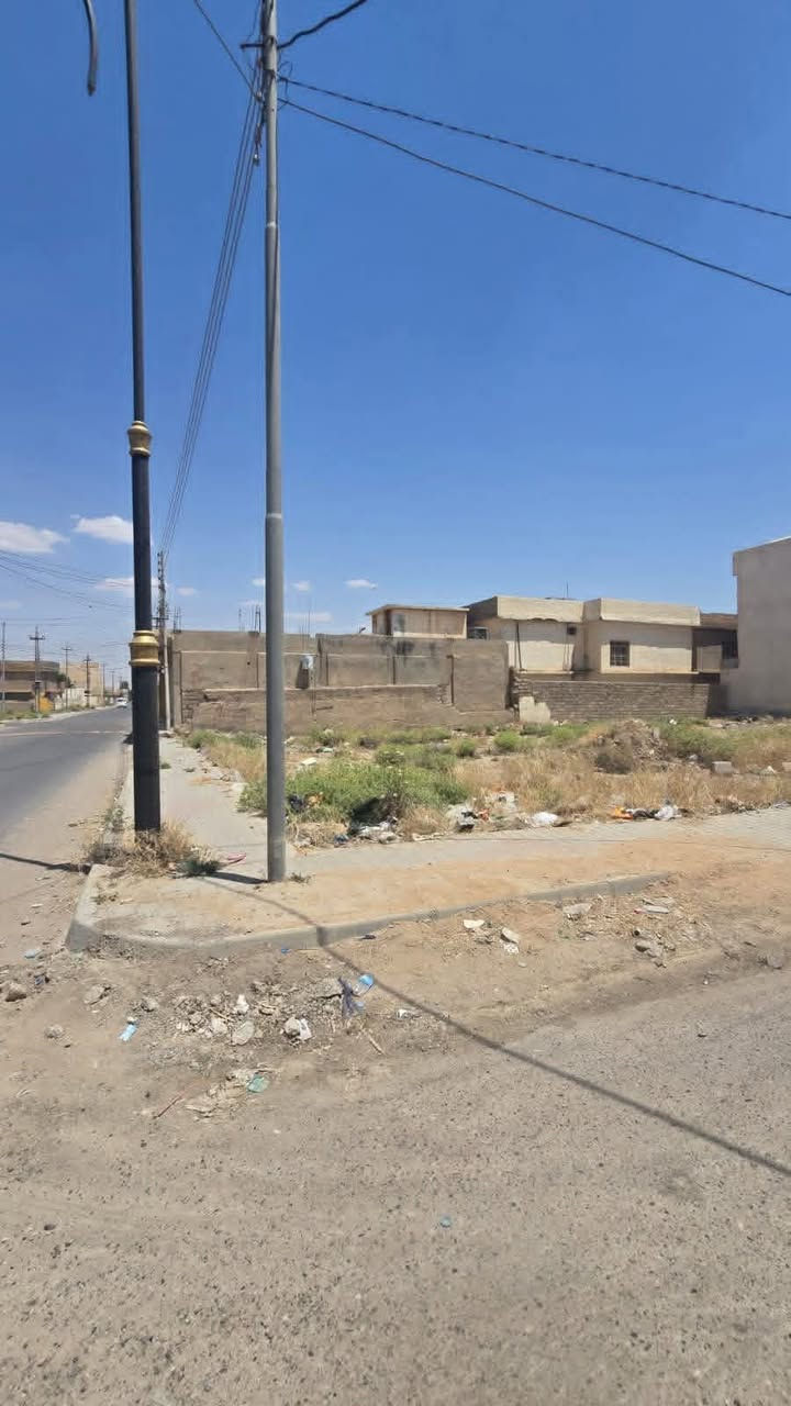 السلام عليكم 💙

قطعه ارض للبيع في  بيجي حي العصري 📍✅

المساحه : 320 متر ركن بطحي ✅

الواجهه : 20 النزال 16 

القطعه مميزه جدا و قريبة على الشارع الرئيسي 📍✅

مدخل المستشفى او شارع المستشفى تبعد عنها 100 متر 

عرض الشارع : 15 متر ✅

 
*********** 📞
