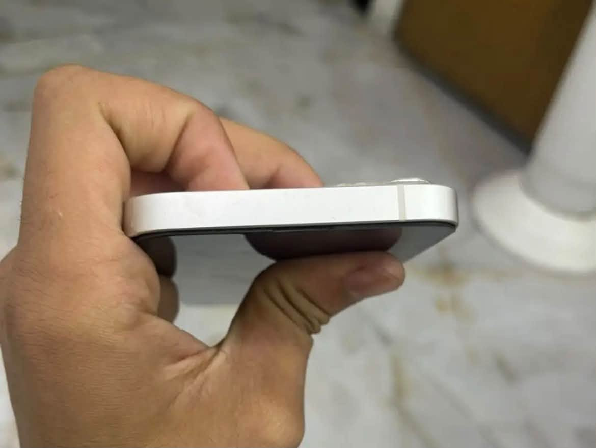سلام عليكم آيفون لبيع 13عادي📱 نظيف 💯والله بي كسر بل ضهر موظح ماستر شرق اوسط وتر برو ذاكره 128بطاريه 86 كله بلادي جهاز مداخل صيانه 🚫 كأمره حلوه  لوان البيظ مكاني بغداد حي اور 600📍سعر 425 رقم *********** مآبي وتساب فقط اتصالات

نص مكتوب في الصور:
- ٢:٥٠ حول الاسم iPhone إصدار iOS 26.6.2 اسم الطراز iPhone 13 رقم الطراز MLPG3AA/A الرقم التسلسلي GQTH0XRDWP انتهت صلاحية التغطية الأغاني الفيديوهات ٣٠ الصور ١٠٣ التطبيقات ٨ السعة ١٢٨ غ.ب. متوفرة ١٠٢ غ.ب.