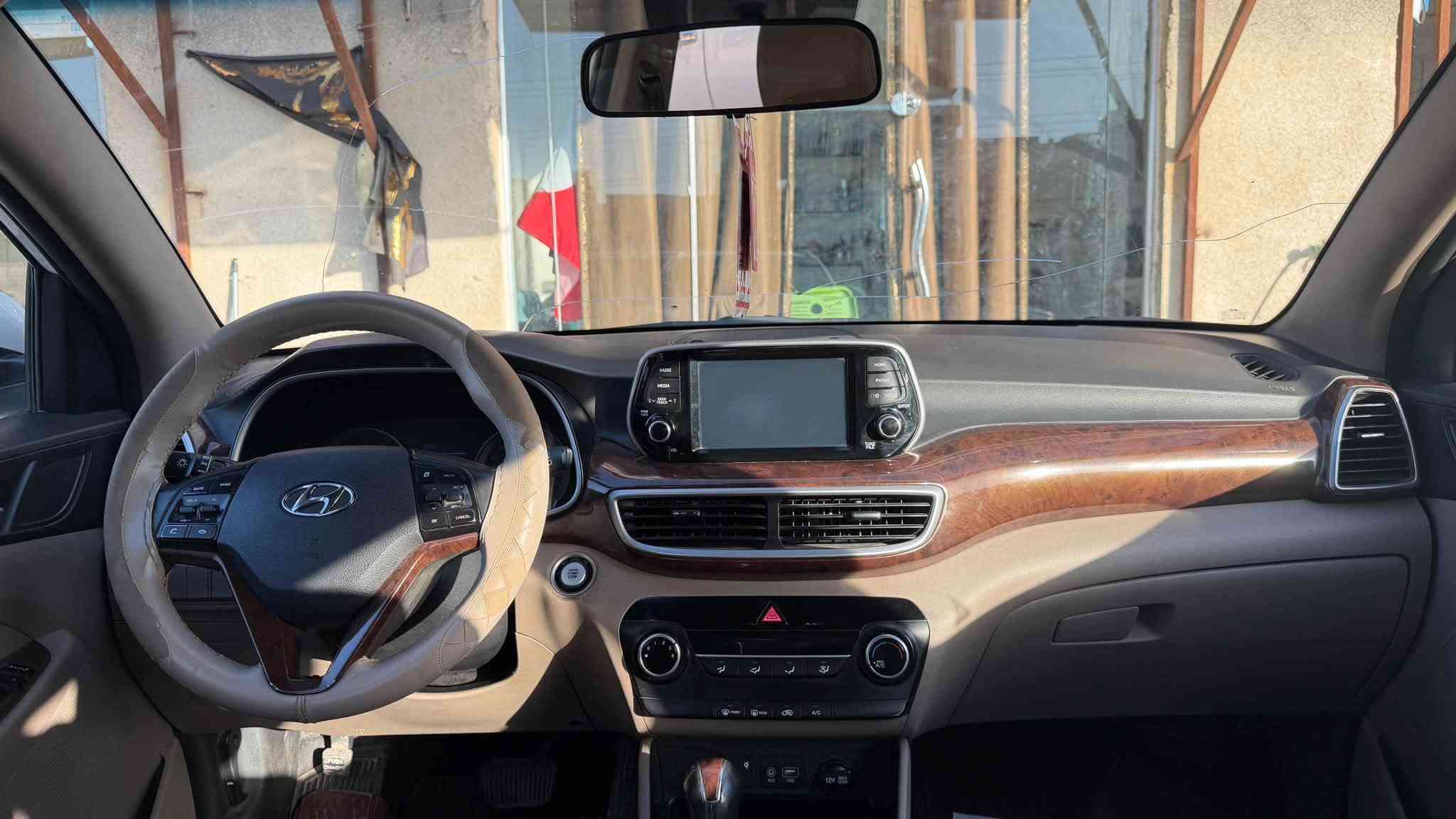 هيونداي توسان خليجي 2020 (وارد شركة الكاصد)
رقم بغداد ألماني
ماشية 136ألف كم
فول مواصفات 
بصمة تشغيل 
كشنات كهرباء + نظام ترحيب
شحن وايرلس (لاسلكي)
تبريد قطعتين
لايت زنون + إضاءة LED + كشافات ذكية
سايد بريك بالرجل
ويل كب كروم + إشارات بالمرايا
السيارة جديدة وجاهزة من كلشي وما محتاجة أي مصرف
مكفولة كفالة عامة
كير + محرك + تبريد كلها كفالة وشرط على وضع الشركه 

مكان السيارة: كربلاء المقدسة – حي السلام 
🔴 السعر 205 اوبيها مجال بسيط 
للستفسار ***********
ملاحضه الخاص مغلق فقط واتساب وتصال
