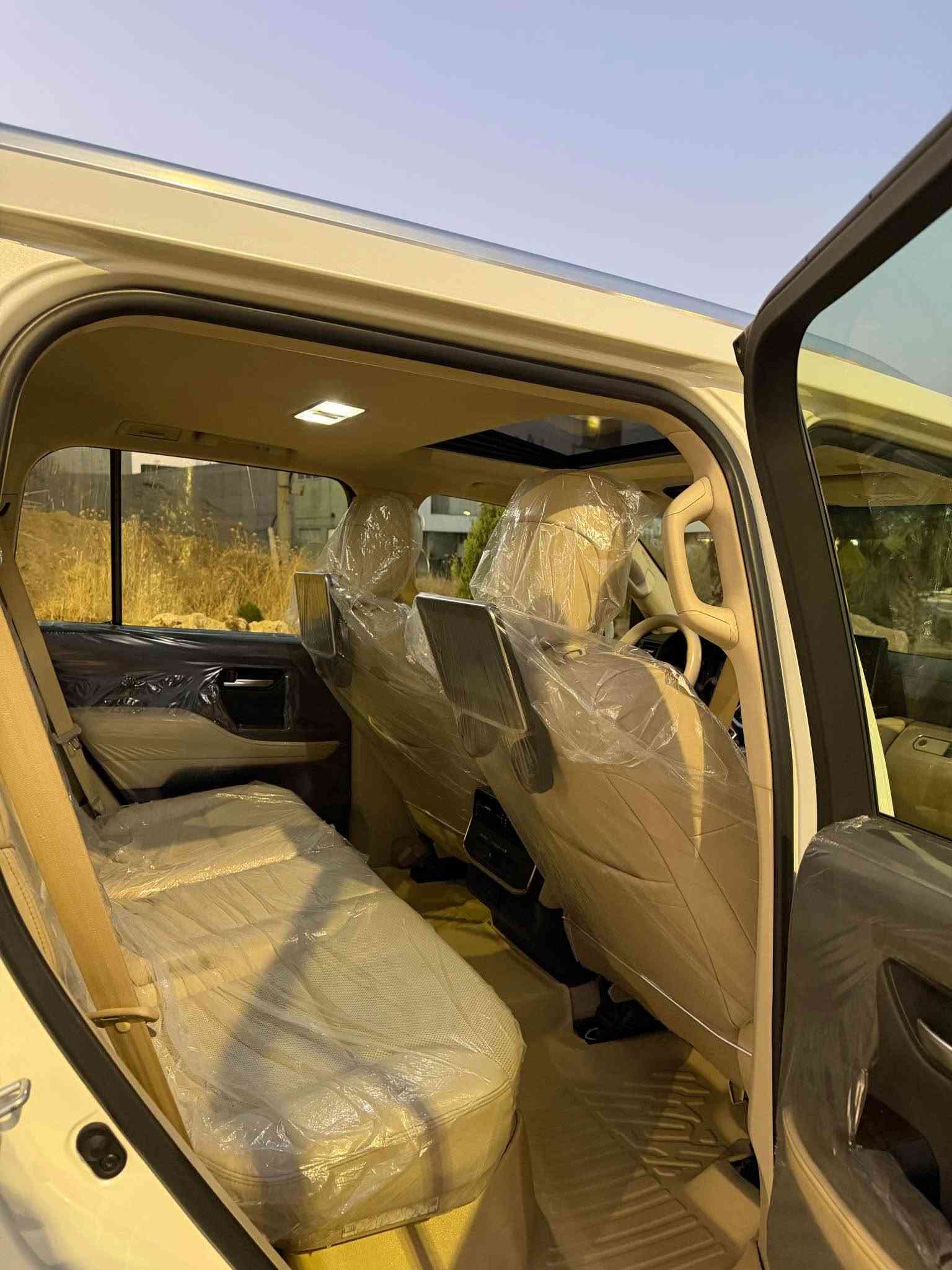 Toyota Land Cruiser GXR Limited, 2023
46000km📦
637$سعر
سەيارەکە زەماني شەريکەي sas
هەموو ئەشیاکاني بيلادي لەگەلە ٥کامێرايە+ بيلاد limited
٦بستۆن+٣شاشە+کوشن جلد+سونق جەگ+شحن چارج+هەموو گياني بە شەرت يەک پەلە pdrهەيە سۆنەرەکەيم داناوە سەنەوي بەناەي خۆمەوەيە 
***********
***********

ماشية 48 الف كم+ محرك 6+ - ٣ شاشات+ - شاشات ترفيه خلفية+ مقاعد جلد+ - مقاعد كهربائية+ - مقاعد امامية تبريد+ - بصمة الابواب+ - تبريد وتدفئة امامي خلفي+ - صندوق كهربائي+ - 7 راكب+ - شحن واير ليس+ مكفول كفالة عام كلشي مابيها بل باكيت

محرك كير بشرط مامفتوح
سيارة حيل نظيفة كلشي عل بلاد لوك
سنوية زنكة كلشي جديد مدفوع2028
باسمي السنوية بشرط تحويل و خرامة
سيارة مابيها دينار مصرف كامل من كل نواحي
رقم شيمالي. نفسي يوم /تحويل و وكالة حاظر
مكانك /داخل سليماني***********
*********** السليمانية, العراق

نص مكتوب في الصور:
- EXPORT
- مواصفات
- شبكة امامية صاج
- $ 40,000
- VIP
- AMAZON