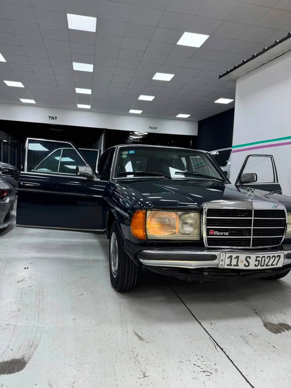 يالله 
مارسيدس 
ابو جحيل 
موديل 1984
 W123_E بنز 
كير+مكينه بطه  YYT_2500
مكفولات
حداديه جديد 
صدر امامي+خلفي جديد
تخم تاير جديد 
تبريد ثلج منضومه جديده 
صبغ عام للجماليه فقط 
سياره بدون طخه 
كهرباء كله يشتغل 
تحويل مباشر 
بدون غرامات 
رقم جديد بغداد 11
(سيارة مابيها اي نقص)
للاستفسار
***********
***********
