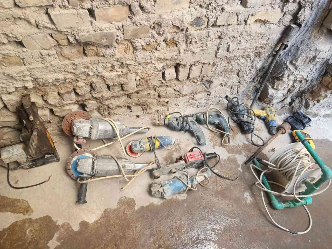 السلام عليكم 
عندي شلعه غراض  
كدام عينك  موجودات 
الكل شغالات ماعده ادريلات شد وفتح بيهن خلل
مكاني بغداد مدينه الصدر 
***********
