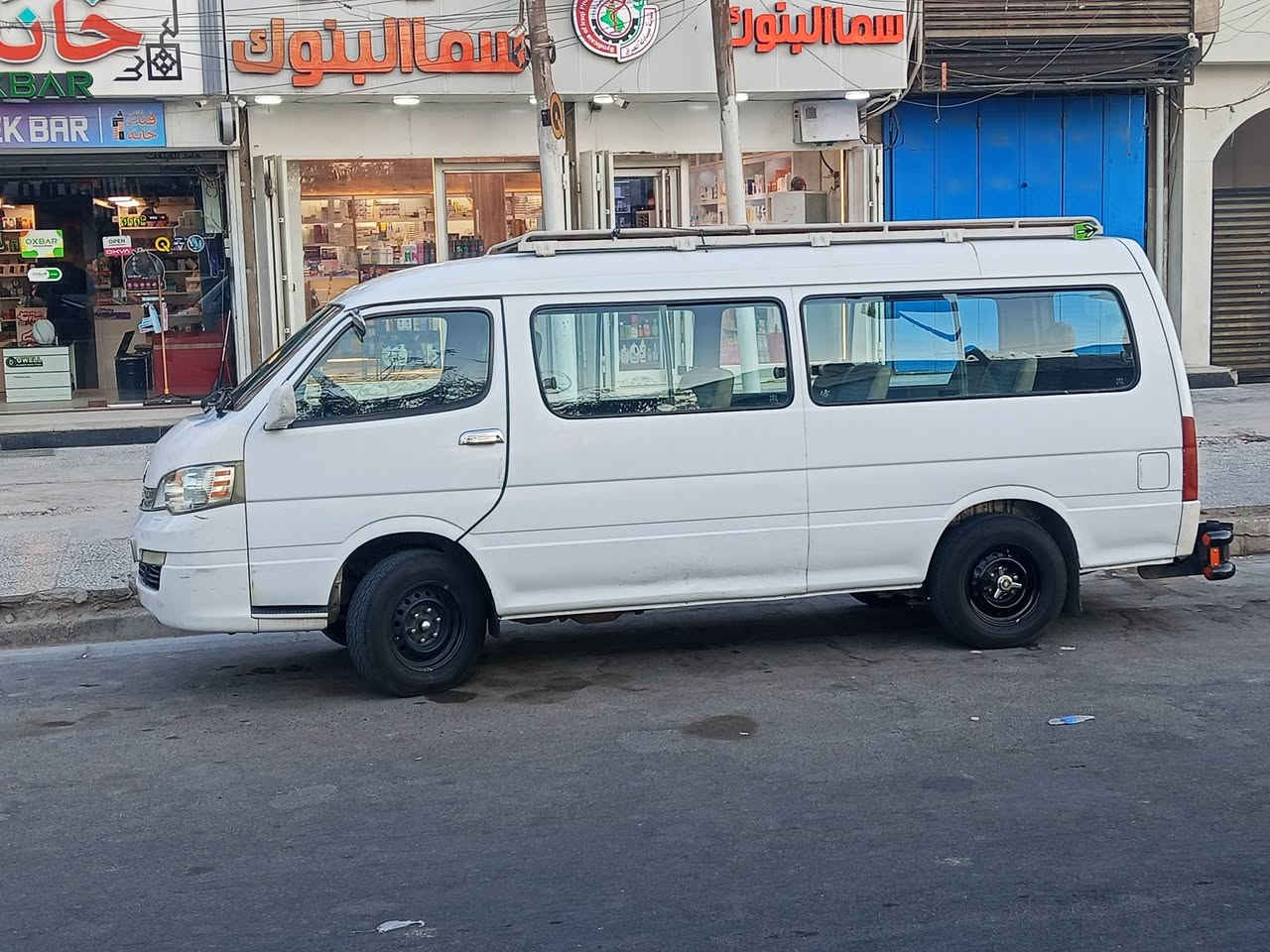 السلام عليكم جنبي اچ وان للبيع 2014 حره بأسمي تحويل ثاني يوم مكفولة من الضربة والصبغ فقط مكان  بارد قليل مأشر بالصوره  
تخم تاير جديد درع سيباية چاملغات مغلفة  سويچ سنتر لوك گير اكسل خير من الله مكينة تنقص كلش قليل 
سنوية ل2029 سيارة بلادية مامتعوبه سعرها 95 وبيها مجال للطيبين . مكاني مدينة الصدر 
***********

