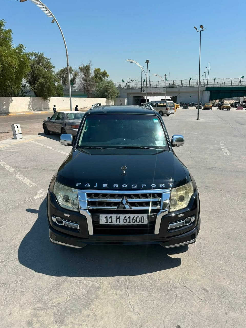 السلام عليكم
باجبرو 2009 البيع كفاله عامه السياره 
حجم المحرك v3800
فول مواصفات ما عده الدمام 
مري شفط+فتحه سقف + كشنات جلد وكهرباء+ ثلاجه 
رقم بغداد مميز مكان السيارة بغداد الكاضميه
رقم التتليفون *********** وبي واساب غير متواجد فيس
