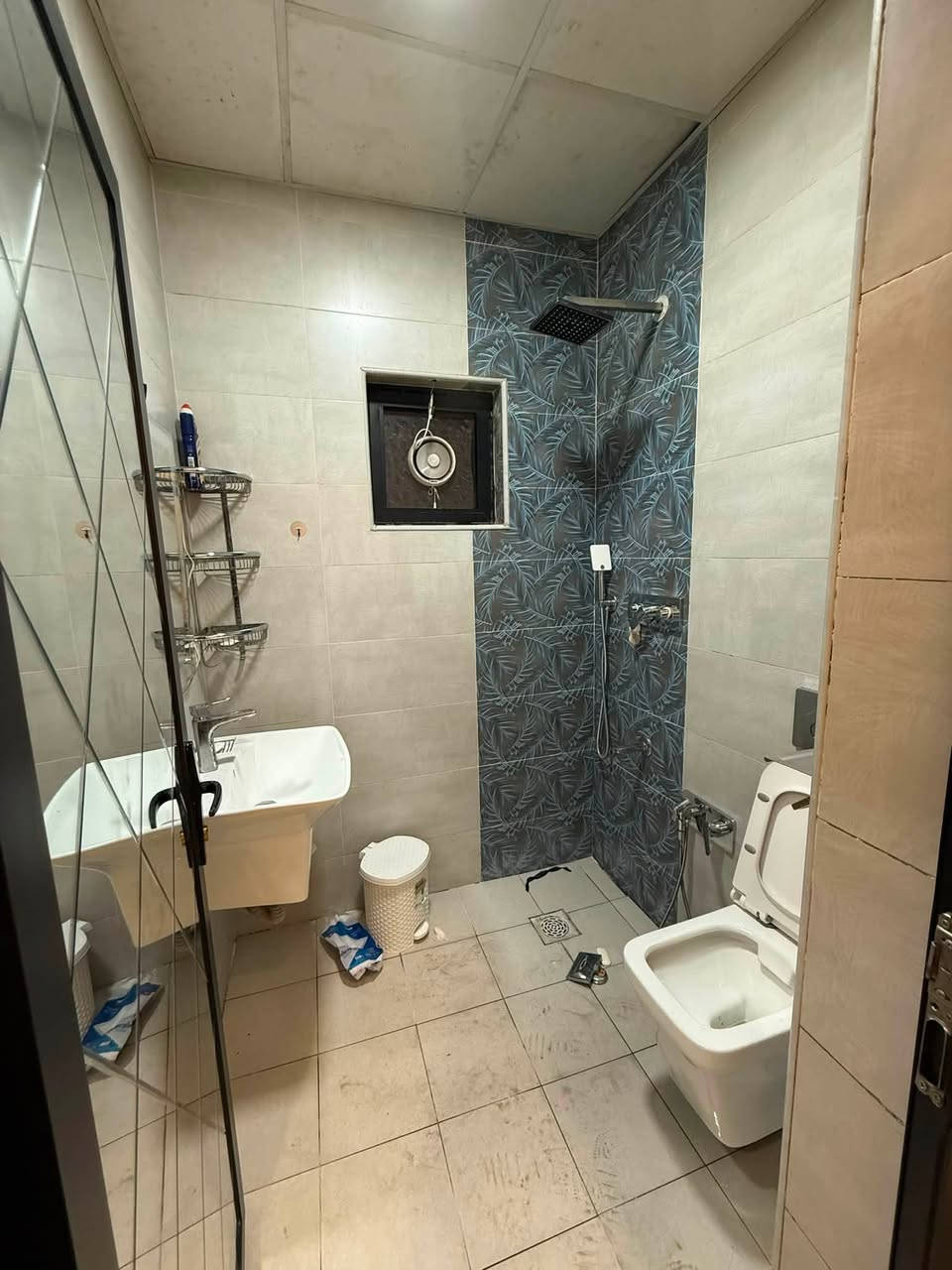 #للايجار_في_السيدية
مشتمل طابق اول مساحه 150 متر 

يحتوي على صاله و2 نوم و مطبخ وصحيات

موقعه/ السيديه مربع الضباط 

بدل الايجار / 700 الف 

للاستفسار / 
***********
***********
