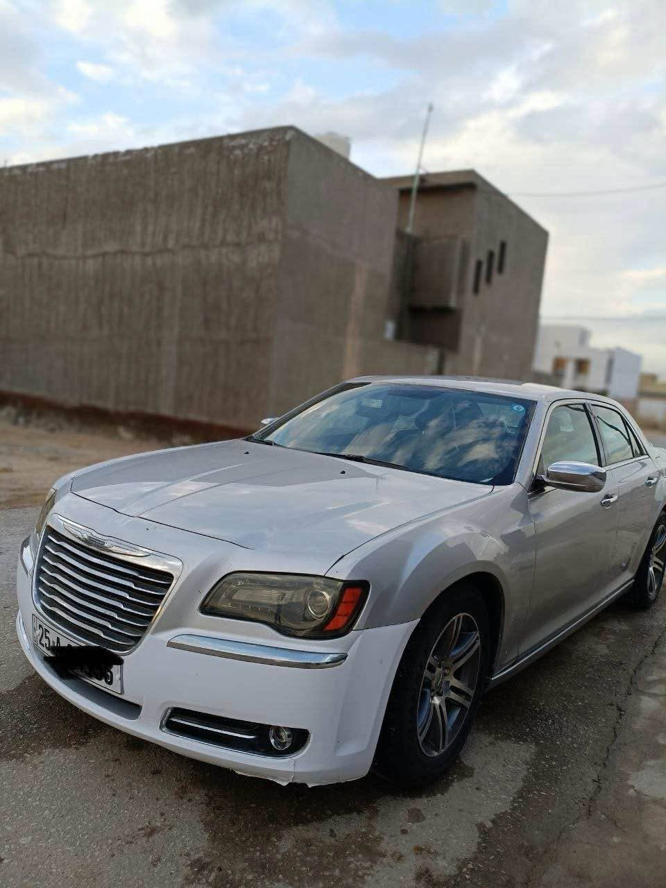 السلام عليكم 
اوباما 12كندية لون سلفر فئة لمتد بدون بانوراما ويل خليجي كير طيارة رقم كركوك إنكليزي ومشروع وطني وبأسمي 
سيارة داخلة كلين وبالعراق تبديل جاملغ اصلي نفس اللون وباب سائق صبغ وطخة موضحة بالصور والجانب الاخر الداير بيه بارد
دواخل نظيفة تدفئة كشنات شاشة كبيرة ومنظومة زينون نهاري 
سيارة حلوه ومال جناي 
كير مكينة يخبل والسعر 158 وبيها مجال 

مكان السيارة بابل مركز مدينة 
 *********** حلة, بابل
