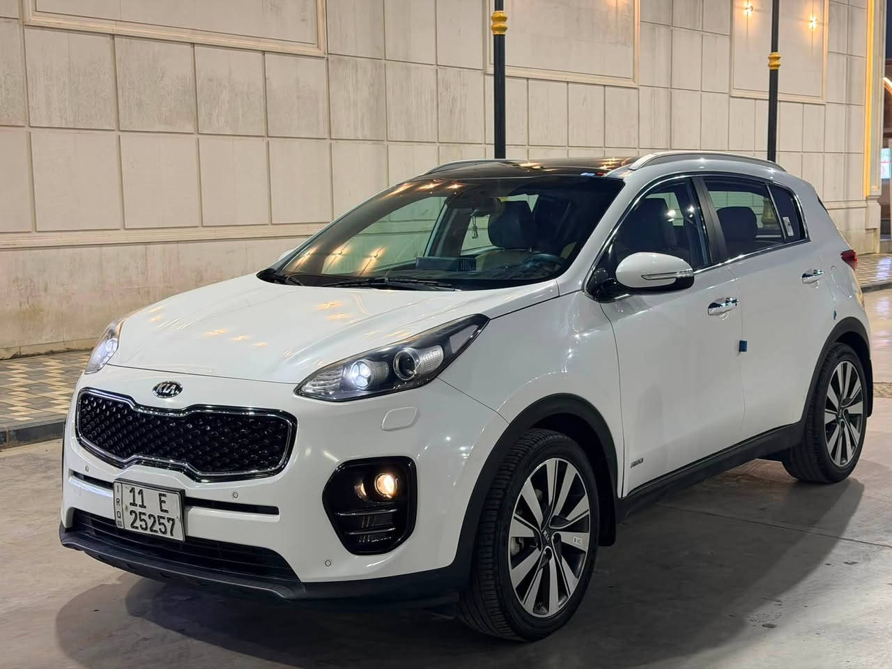 🚘 للبيع فقط
Kia Sportage 2019 🇰🇷
فل مواصفات – وارد خليجي

🔹 محرك 2.4 GDI
🔹 4 سلندر
🔹 الممشى: 67,000 كم فقط 📍
🔹 رقم بغداد خصوصي 🏷️

المواصفات:
• مقاعد جلد
• سقف بانوراما 🌤️
• كاميرا خلفية 🎥
• بصمة + نظام المفتاح الذكي 🔑
• شاشة 📺
• Apple CarPlay 📱
• نظام تحكم صوتي 🎶
• مثبت سرعة 🚗
• حساسات مطر 🌧️
• حساسات ضغط الإطارات
• مرايا كهربائية
• مقاعد كهربائية
• تبريد خلفي ❄️
• تحكم أوتوماتيكي بدرجة الحرارة 🌡️
• نظام ABS
• نظام الثبات الإلكتروني ESP
• هاند بريك إلكتروني
• 6 وسائد هوائية
• كشافات ضباب
• مصابيح زينون + LED 💡
• قفل أمان للأطفال

🎨 اللون: أبيض

━━━━━━━━━━━━━━━━━━━━

✅ السيارة مكفولة كفالة عامة السياره جديده جدآ 

💰 السعر: 19,000 دولار قابل للتفاوض

📍 الموقع: بغداد – الكرادة

📞 للاستفسار:
***********
واتساب أو اتصال.

