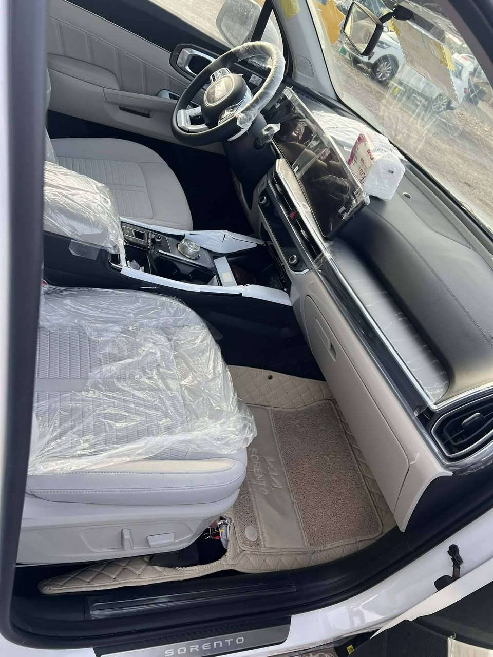 السلام عليكم سورنتو للبيع او مراوس موديل ٢٥ ام الضمان ويل ٢٠ ماشيه ١٦   رقم قادسيه        ***********٠
