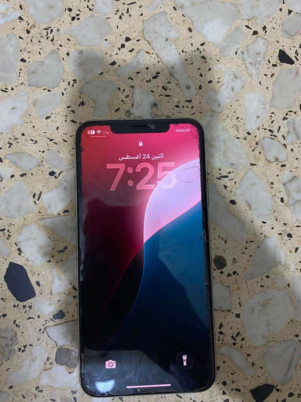 السلام عليكم أيفون 11برو ماكس تخزينه 256 بطاريته 98مبدل البطارية فقط  ***********
