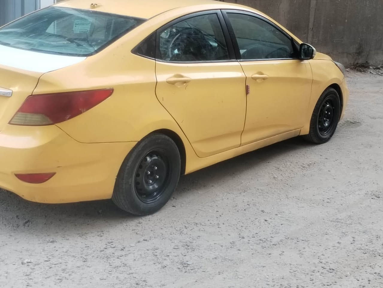 اكسنت امريكي موديل ٢٠١٥ رقمها بغداد تحويل ثاني يومً  مٱﺈ مطلوبه مصفرها 
بيها ضربه قبق صندوك  وضربه بل جمالغ خلفي مٱﺈ مبدل نفسه معدله ومصبوغه صبغ جماليه وبيها كم طخه بسيطه 
مكاني بغداد جديده 
***********
