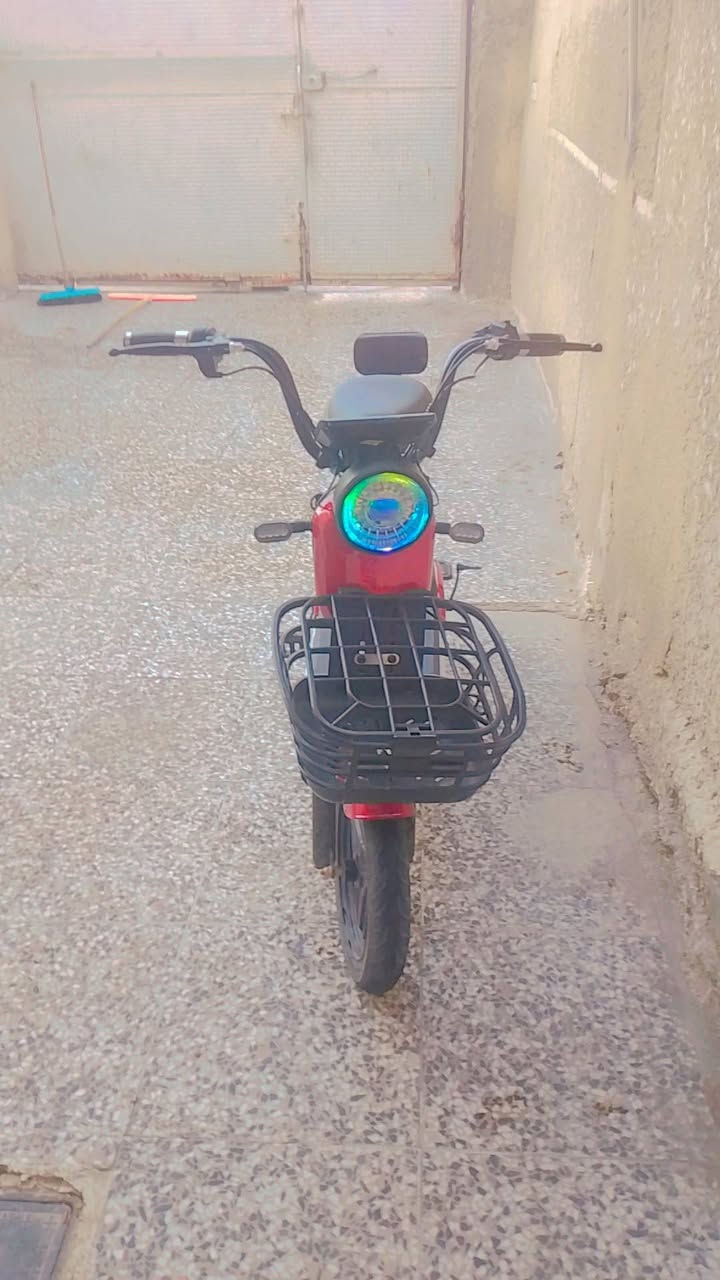 السلام عليكم دراجه شحن للبيع كل شيء ما بيه جديده تخبل وحلوه والسعر 450 وبيها مجال الطيبين 350 العنوان بغداد مدينه الصدر شماعيه *********** رقم الهاتف🌹
