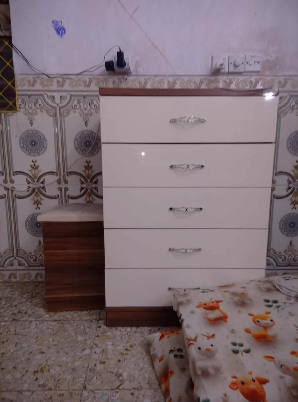 سلام عليكم غرفه البيع 8 قطع مكاني بغداد سعر 550 الرقم ***********
