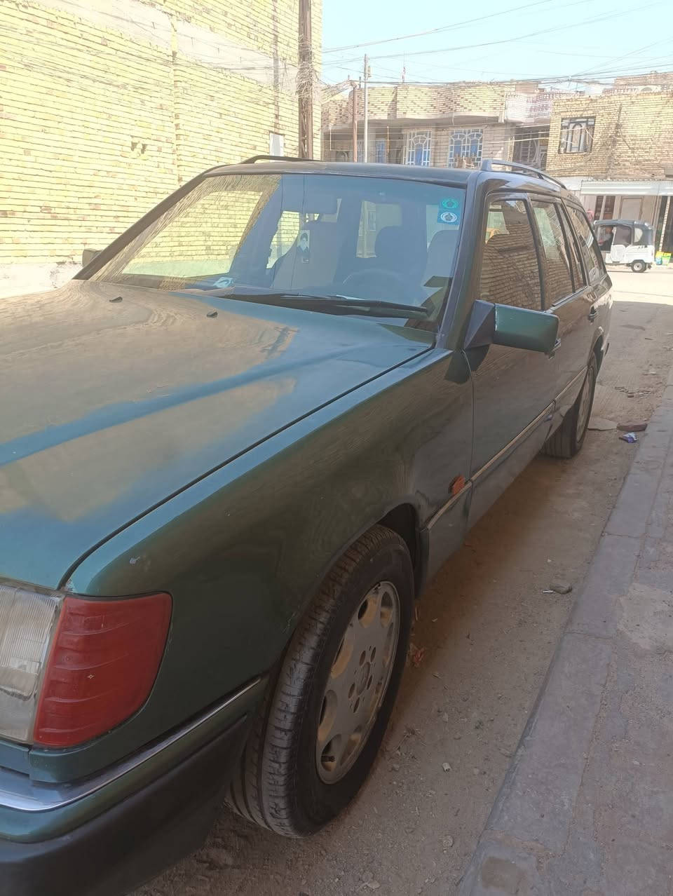 مارسدس دب ستيشن  مديل 90
رقم بغداد دولي بأسمي وشرط التحويل 

الون زيتوني
  مكينه وكير بطه 2500 ديلكو اكسن بلاد خفيف 140 رون 2.5 
سياره  كشنات جلد كهرباء 
الكشن الخلفي منفصل 
 اربعه جام كهرباء 
ستيرن كهرباء 
تبريد شغال 
غرفتها حلوه بطاين البيبان 
 زنون شمسي اصلي 
كهربائيات كلها شغاله عدا الفتحه 

سياره مصبوغه عام  وجارده القماره والبنيد
وليحم بقاعده الدبل وتايرات نص عمر  
مسويلها ادامه كامله قايش تايمن وقايش مكينه ومنظومه الماي واتربم وراديتر وزوج ضاغطات  وماي زيتي اصلي ومنظومه بانزين جديده 

السعر 41 وبيها مجال 
موجوده بالعماره  ***********
