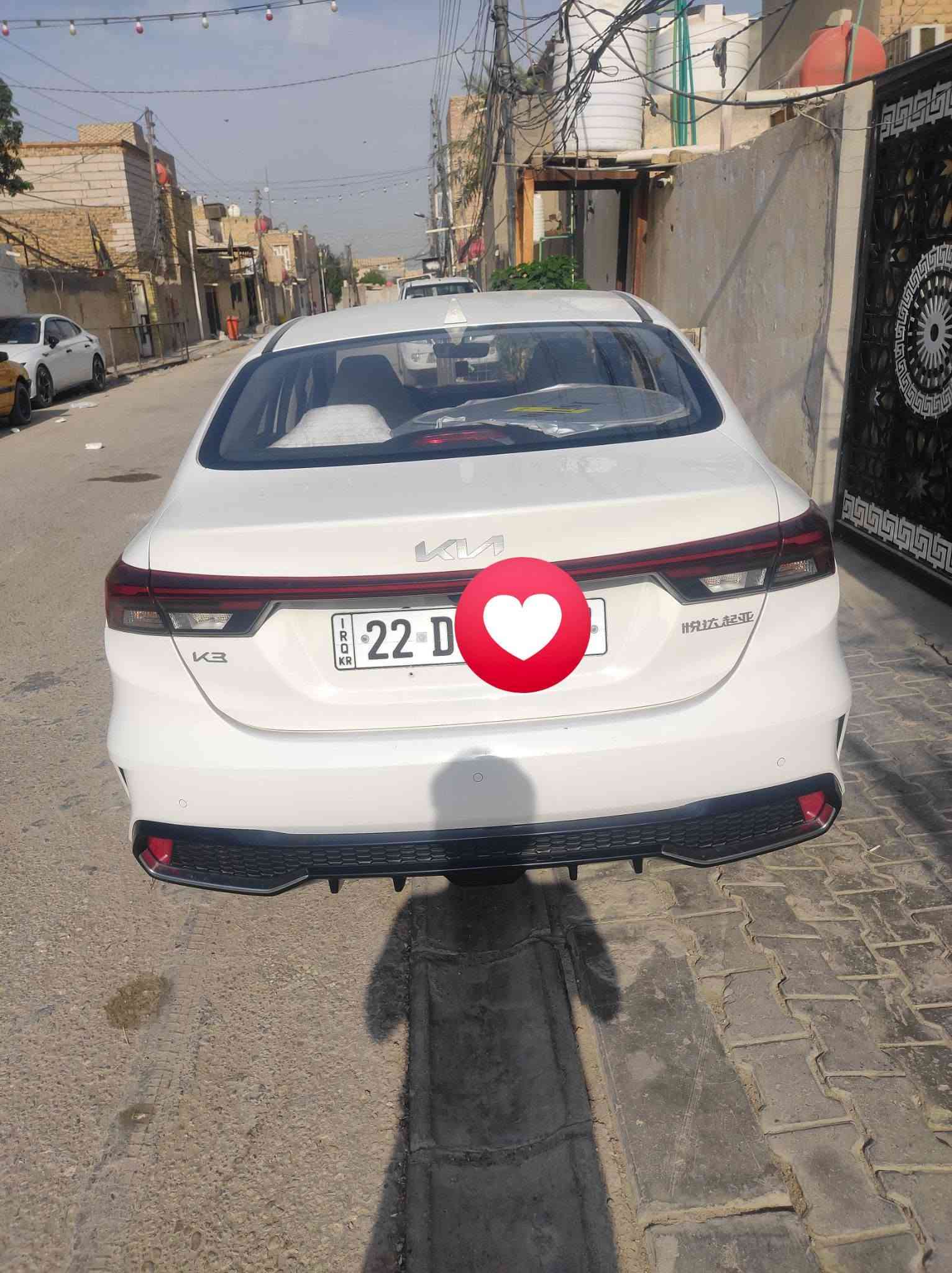 السلام عليكم
كي 3  

محرك 1500 

كفاله عامه من الصبغ والتبديل 
عدا مكانين بيها بارد بالجاملغ بسيط كلش 
على كد شبر

موديل2024 

ماشية 16 الف

فتحه 

بصمه 

4 انضمة قيادة 

وباقي المواصفات معروفة

رقم اربيل 

سعر137 وبيها مجال

مكان السيارة النجف الاشرف 

 متواجد اتصال ***********
