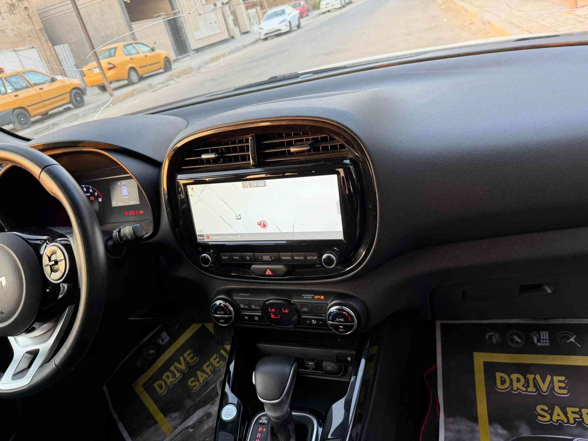 السلام عليكم كيا صول موديل 2022 مكينة 2000 بصمه فتحه كرسي كهرباء تدفئة بلكراسي شاشة جبيره رادار جانبي حادثها بابتين مبدلات اصليه وصور الحادث مرفقه السياره بأسمي تحويل ثاني يوم مكاني بغداد شارع فلسطين السعر 135 ورقه وبيها مجال بسيط للشراي للاتصال والاستفسار ***********
