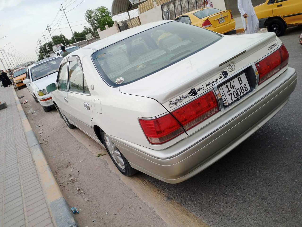 تحية طيبة للجميع
للبيع تيوتا كروان ملكة مديل “2001  
انا عسكري اداوم مطر بغداد الدولي حاليا السياره  عندي بالدوام اذا عندك سياره نرهم مراوس 
مواصفاتها السياره

✅ اصل كرستال 

✅مكينه ديفور الجبير   

✅شاصي 75

✅3دكم  

✅ستيرن كهرباء

✅كشن كهرباء

✅تحكمات خلفية 

✅جام كهرباء 

✅ويل نجمة 

✅تخم تاير جديد  
 

✅سبير + عده كاملة 

✅تبريد ثلج سلبت 
مشروع وطني رقم بصرة انكليزي بسمي ا 
للاتصال على الرقم ما اتواجد على اتصال راسل على الواتساب وارد عليك ادز لك التفاصيل وادز لك الصور مع العلم السياره بها سونار  ***********
