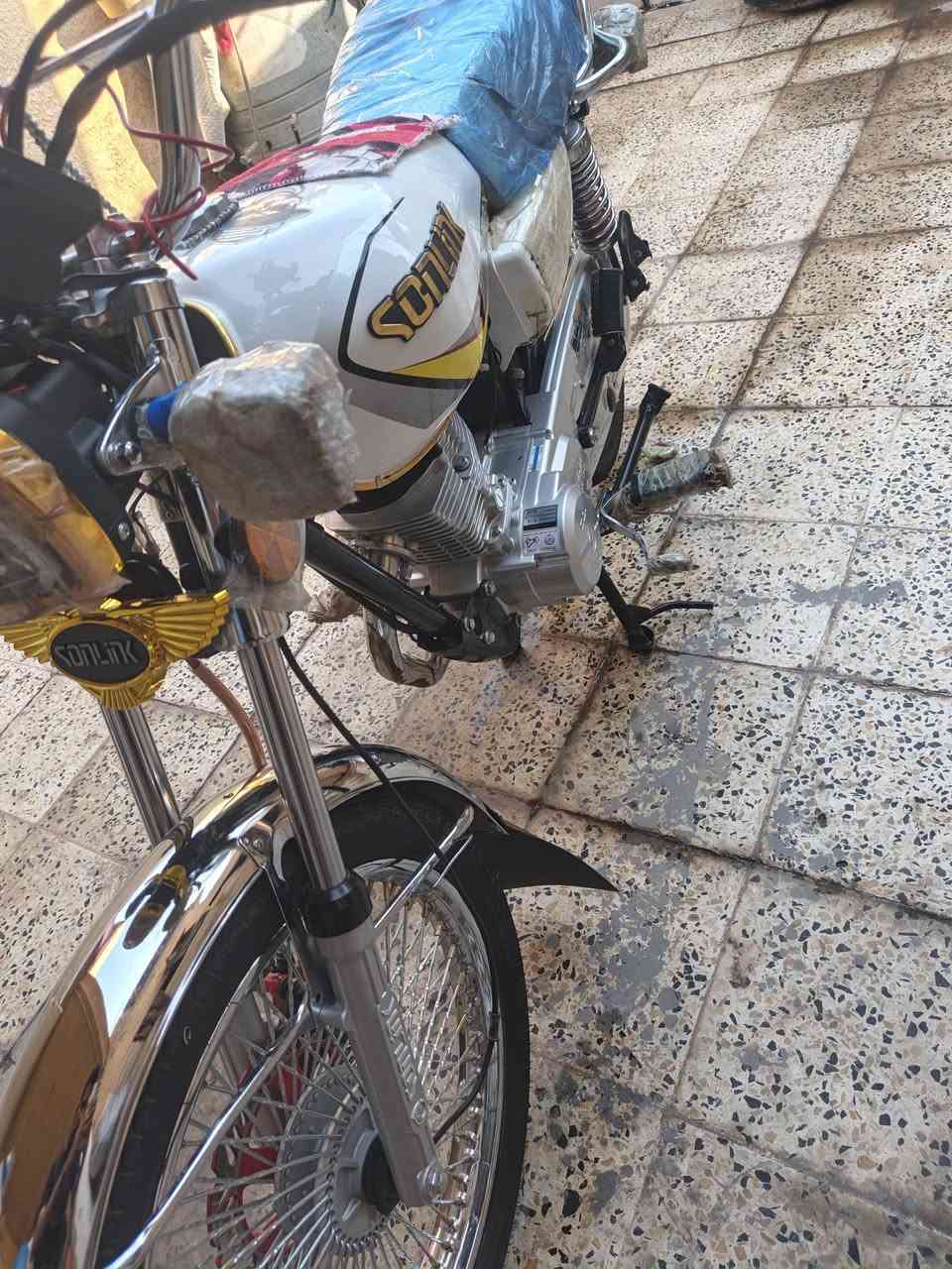 سلام عليكم 
دراجه ايراني سونك موديل 26 الدراجه نازله من رمنه 9/7صارلهه شهرين دراجه مكينه بعده بل ضمان دراجه ماشيه 11الف حقيقي 
اشاير بك لايت لايت عالي ناصي دبل اشاره هورن دشبول كله زيرو والدراجه من نزلته طلعت بيه 4طلعات فقط للبيع سعر 850وبيه مجال رجأن اذا مو شراي لا تعبني عنواني (بغداد حسينيه راشديه) متواجد وات ساب ***********
