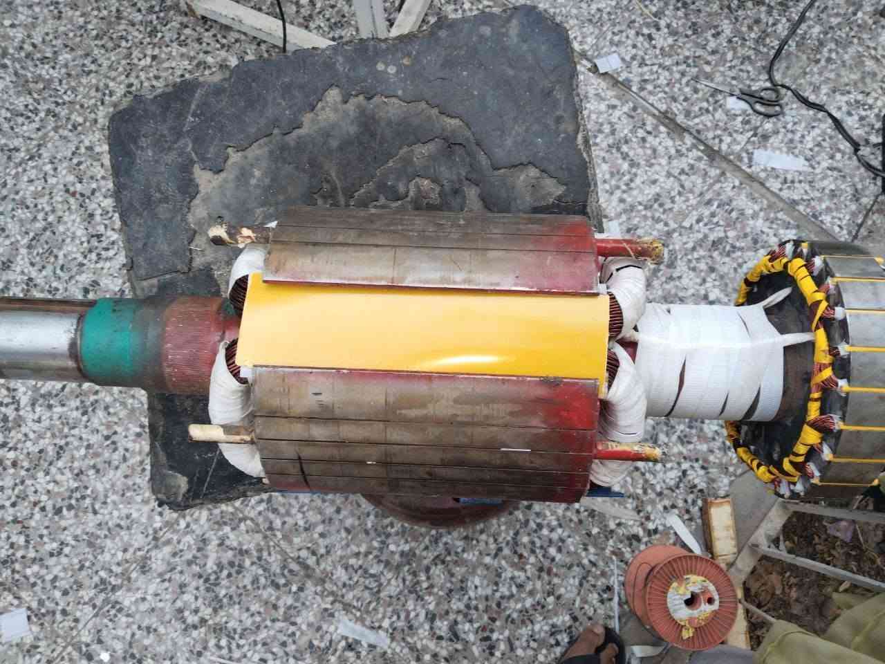 بسم الله الرحمن الرحيم 

#العراق 
#بغداد 
تم صيانة مولدة من نوع 
Mecc Alte_ ميكالتا 
بسعة 180 KVA 

وشملت الصيانة لف الروتر +لف الاكزايتر الدوار مع تصليح الاكزايتر الثابت وتبديل البولبرن من شركة KYK  اليابانية 

وطلاء الملف ب مواد مقاومة للحرارة و الرطوبه والغبار
 
#شركة #صرح #المنار
*********** /جهاد
